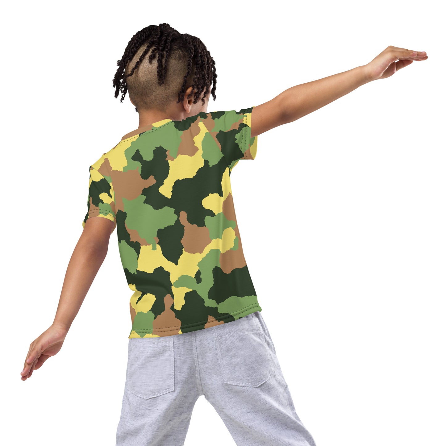 Kid with a T-shirt with a Army print