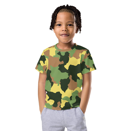 Kid with a T-shirt with a Army print