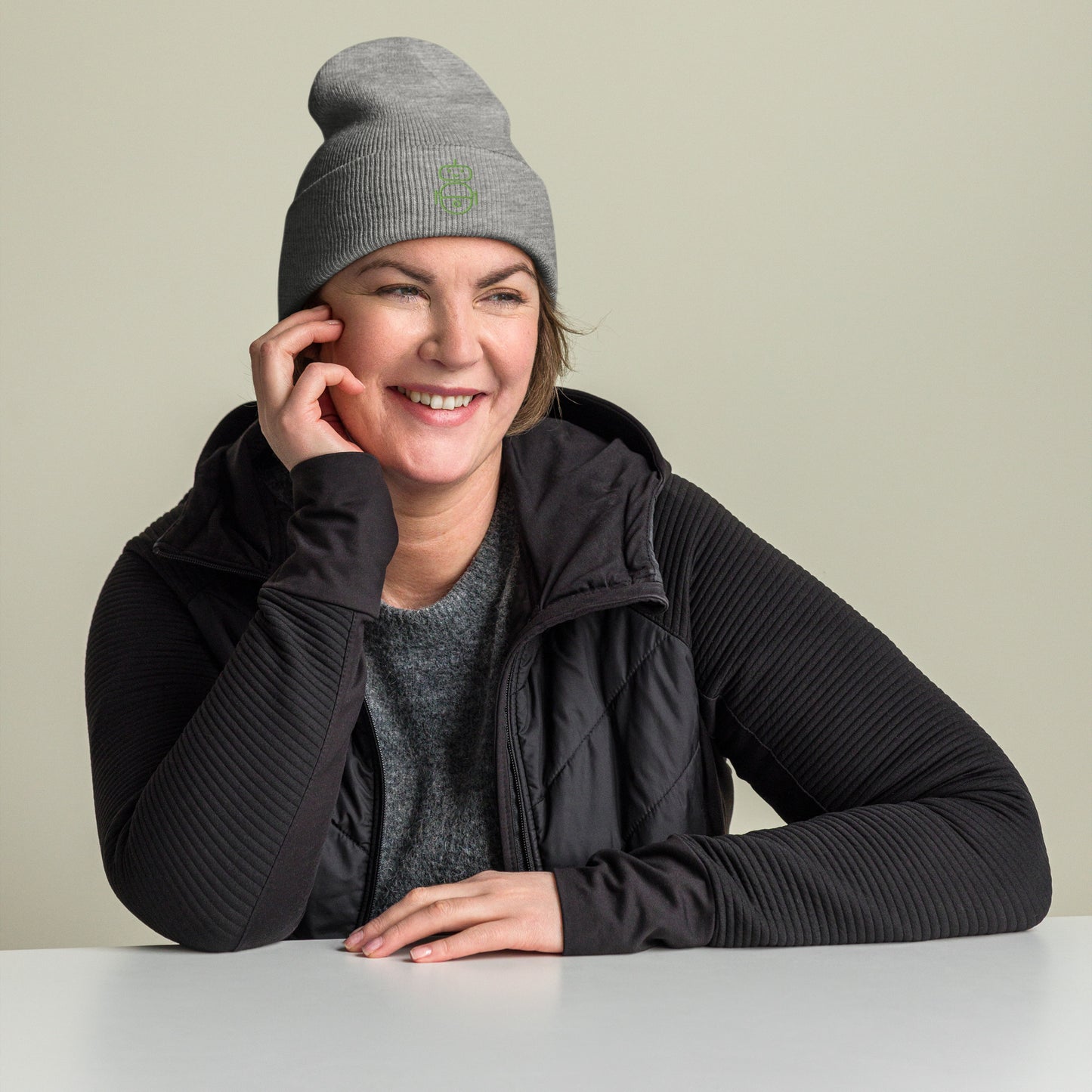 Women with grey beanie and Android logo in green