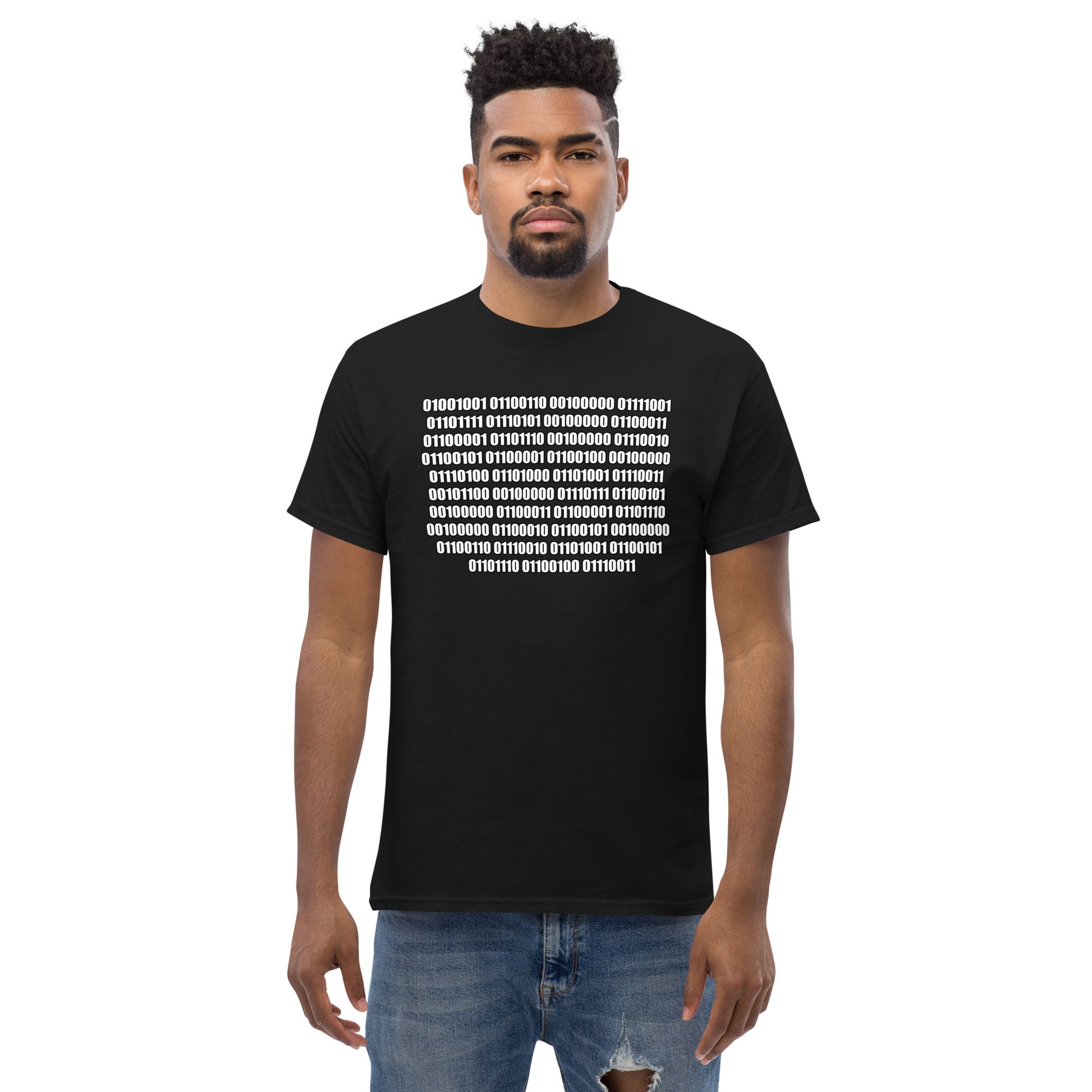 Men with black t-shirt with binaire text "If you can read this"