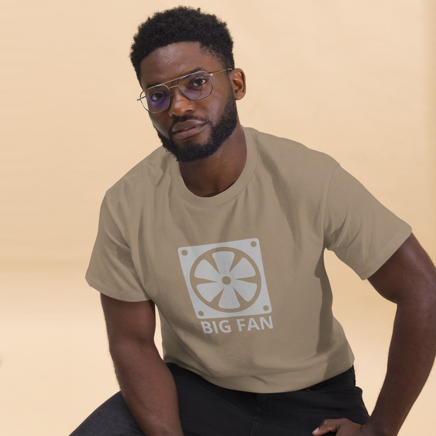 Man with brown t-shirt with image of a big computer fan and the text "BIG FAN"