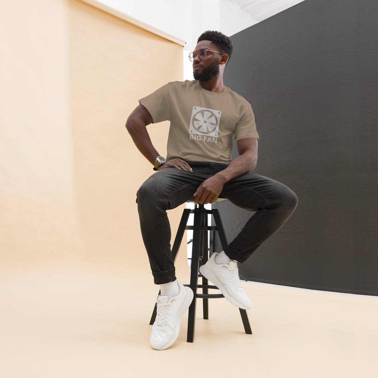 Man with brown t-shirt with image of a big computer fan and the text "BIG FAN"