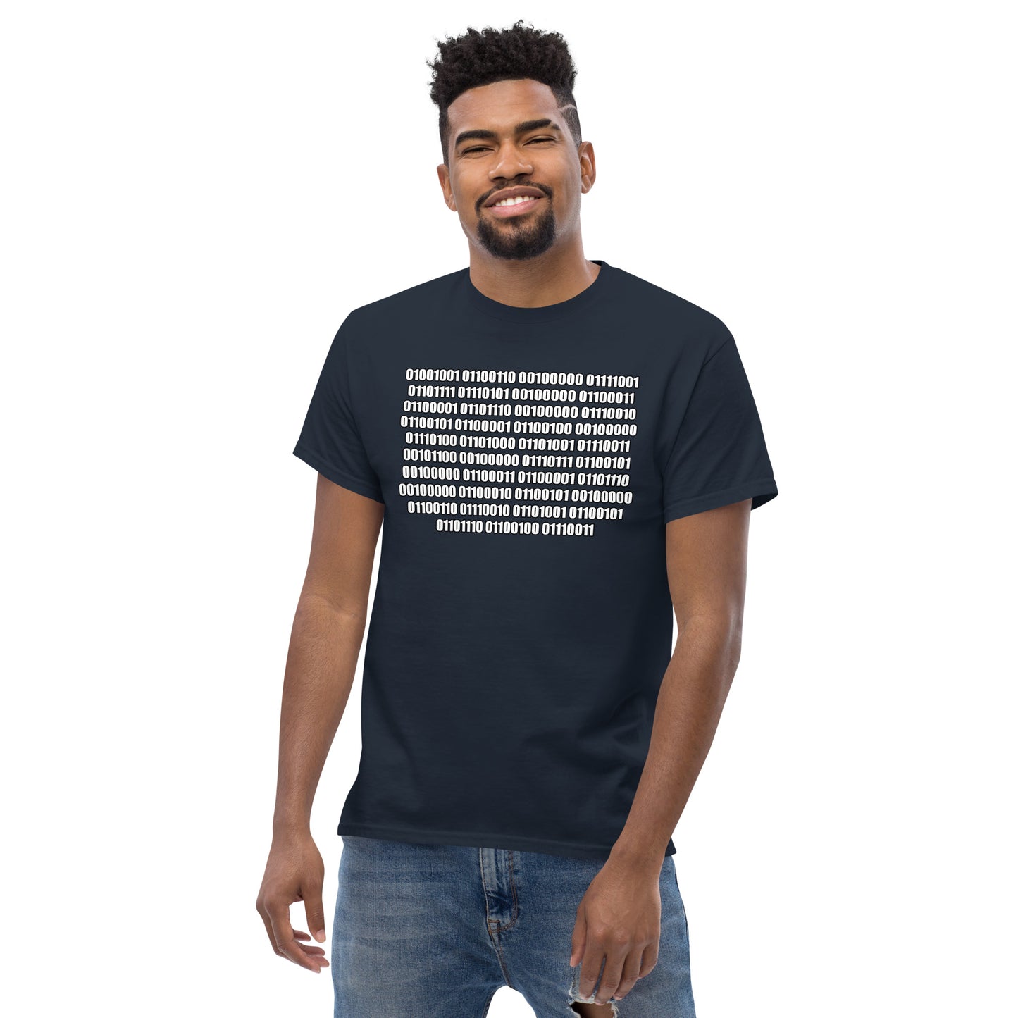 Men with navy t-shirt with binaire text "If you can read this"