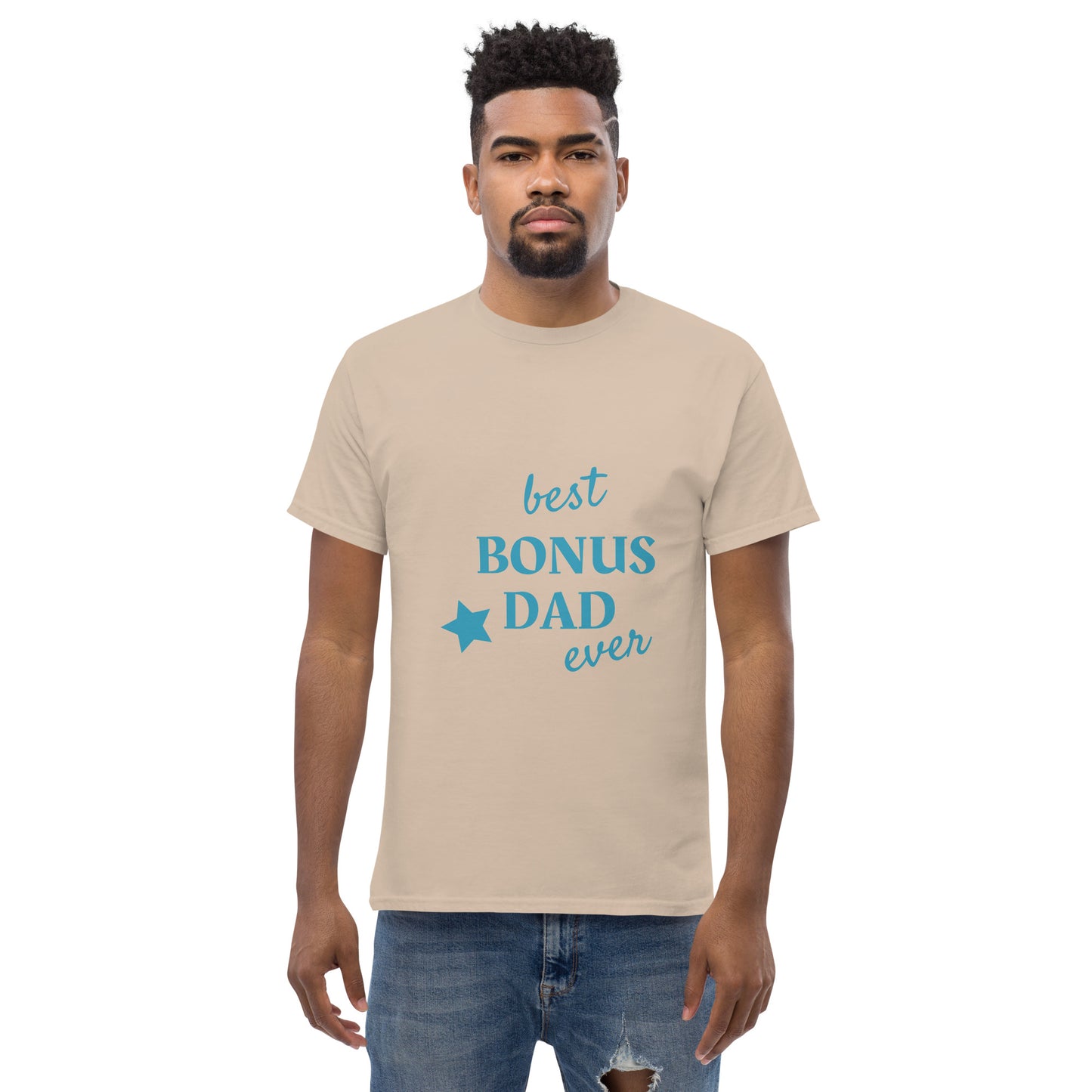 Men with sand t-shirt with text "best BONUS DAD ever"