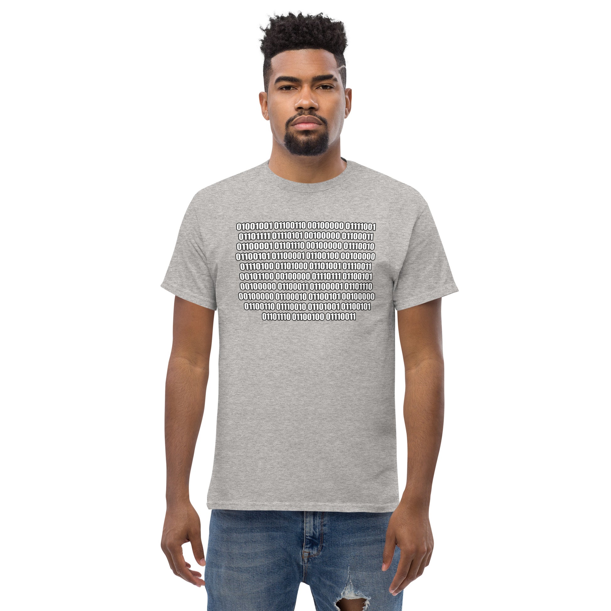 Men with sport grey t-shirt with binaire text "If you can read this"