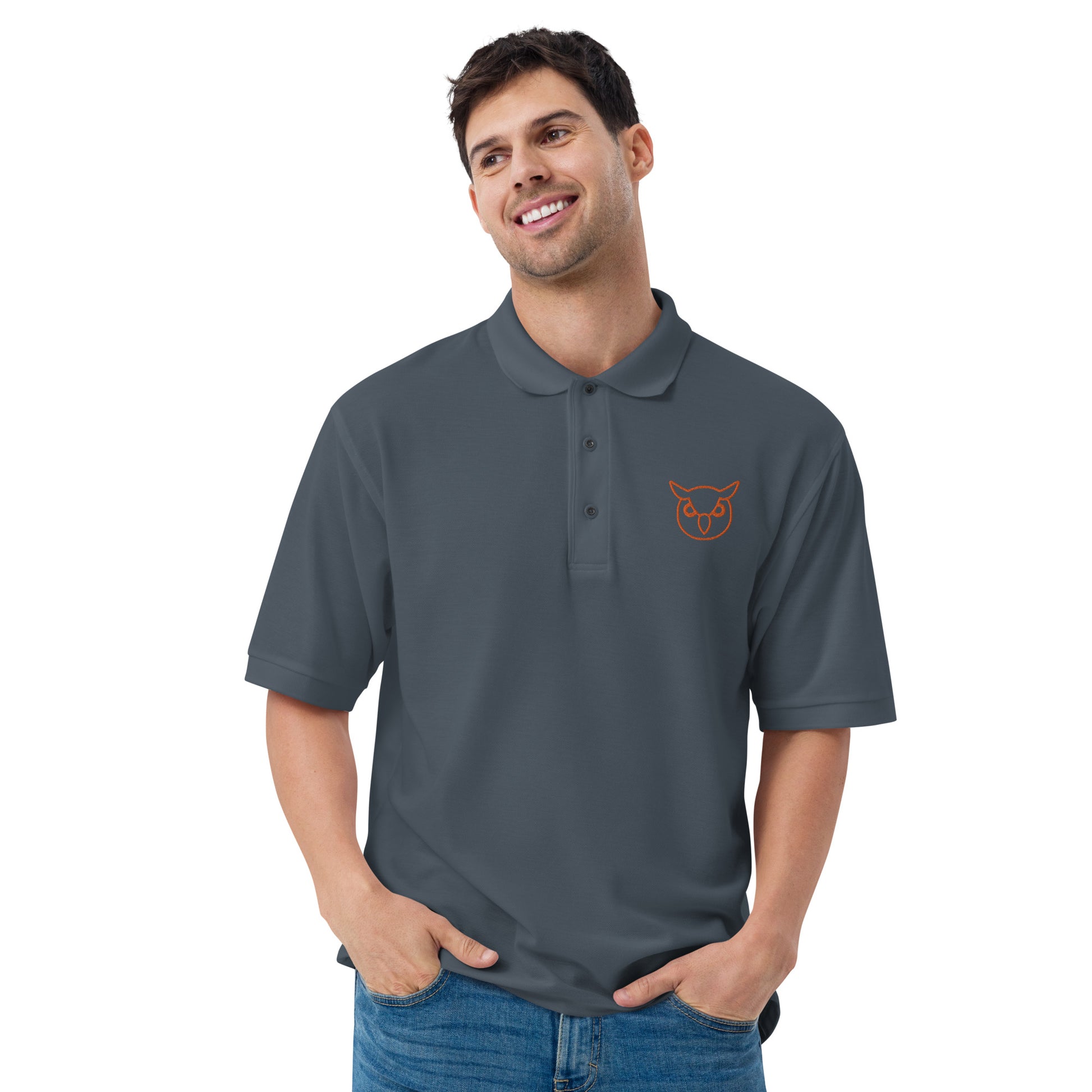 Men with grey poloshirt with on front a owl in brown embroidered