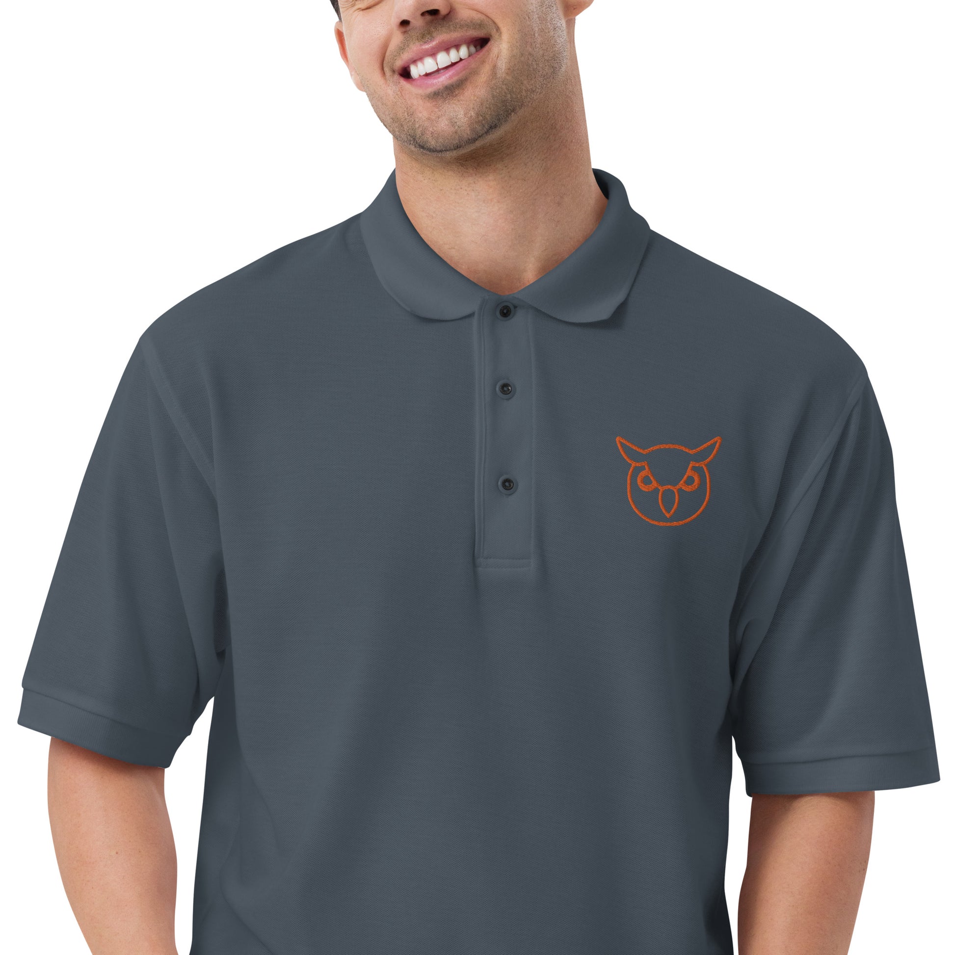 Men with grey poloshirt with on front a owl in brown embroidered