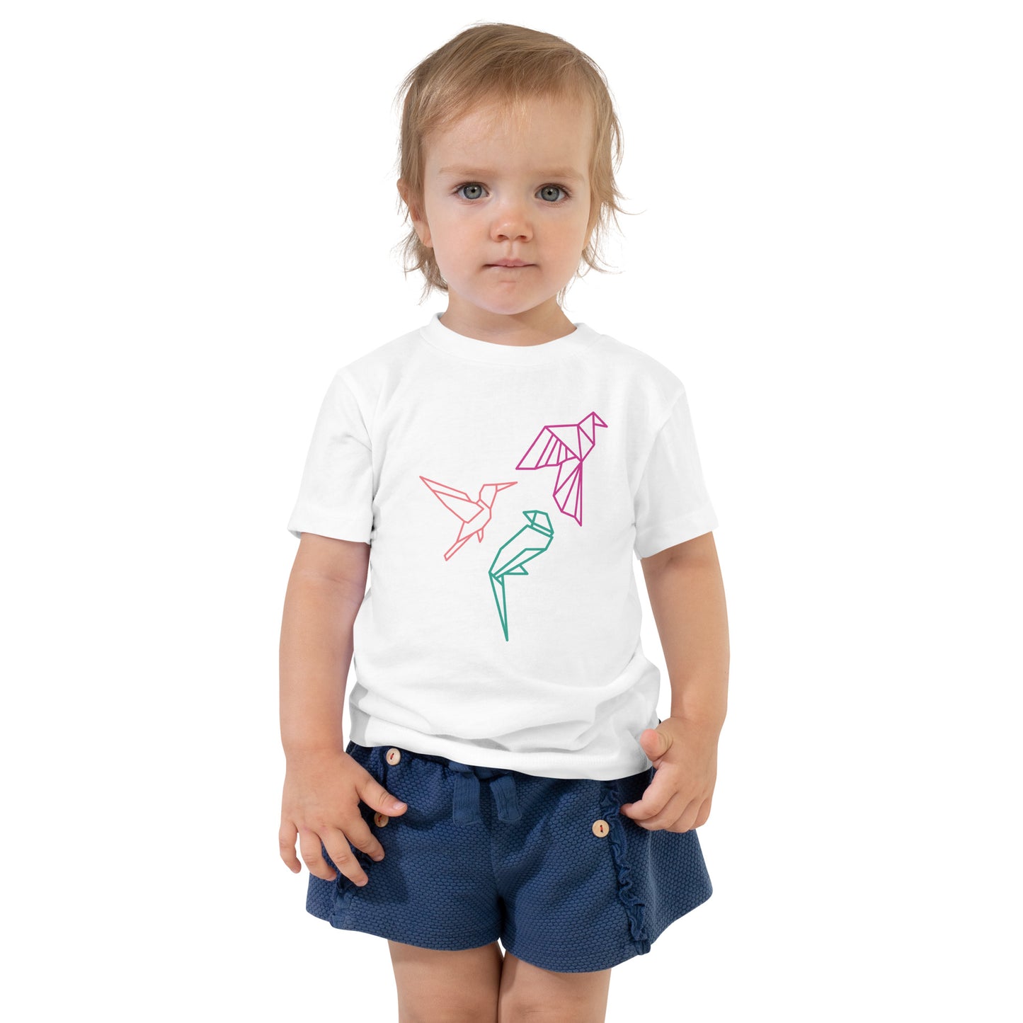 Toddler with a white T-shirt with short sleeve and a picture with three birds in orange, pink and green