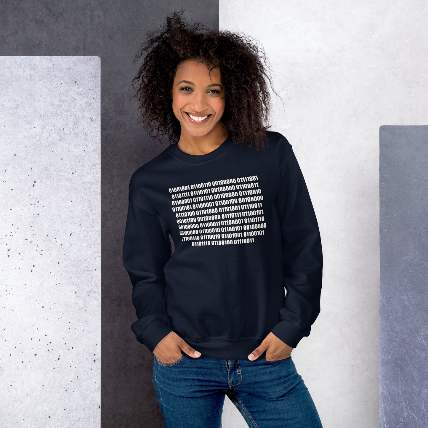 Women with navy sweatshirt with binaire text "If you can read this"