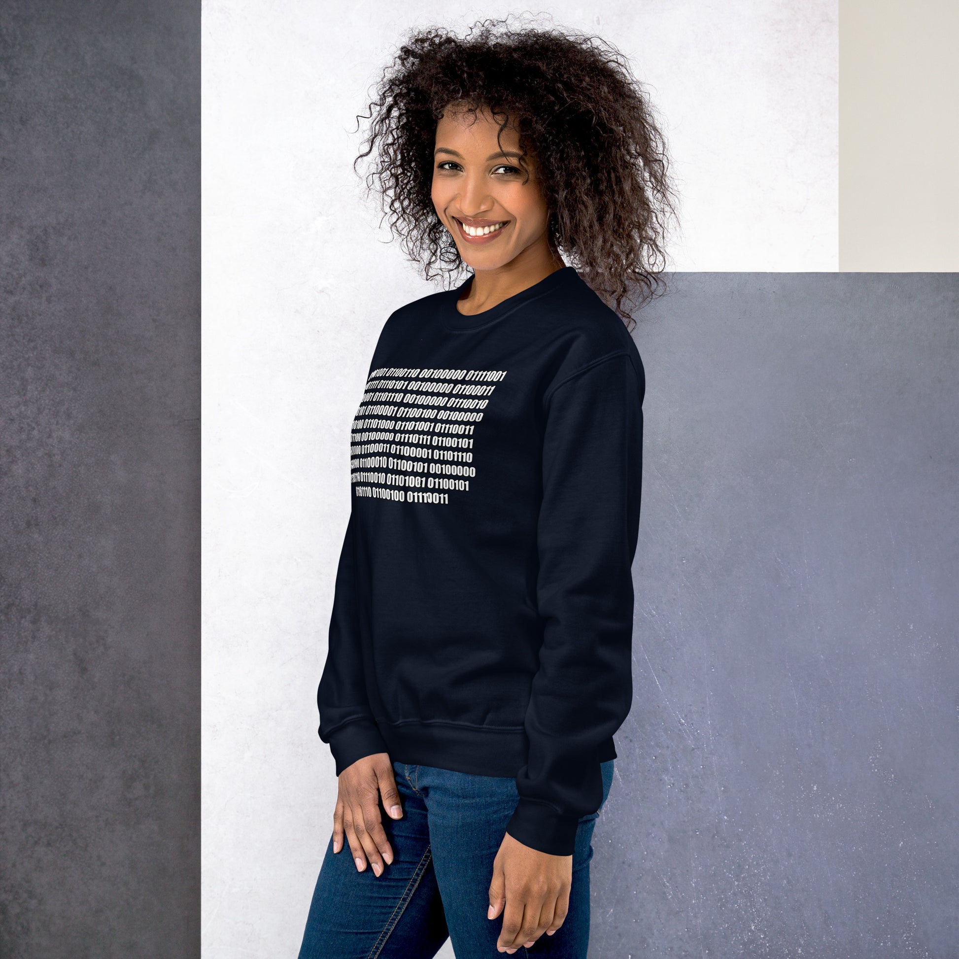 Women with navy sweatshirt with binaire text "If you can read this"
