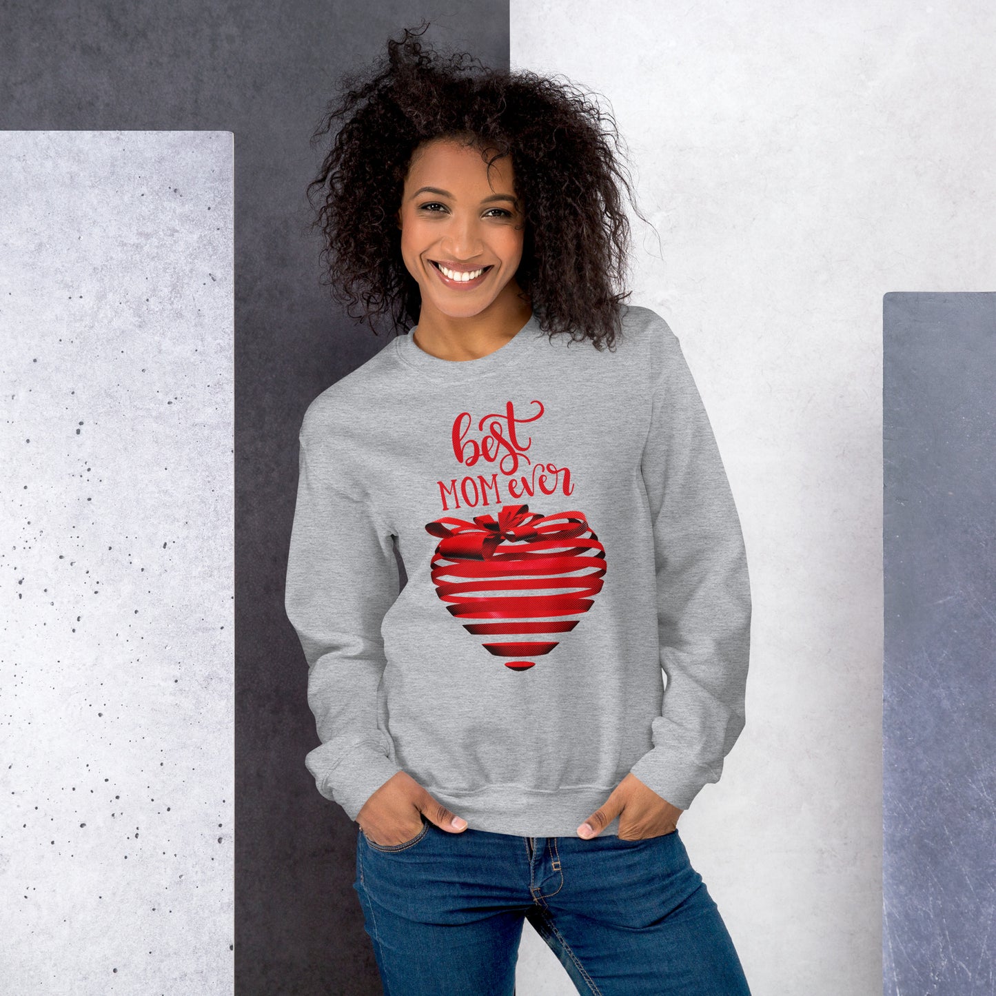 Women with sport grey sweater with red text best MOM Ever and red heart