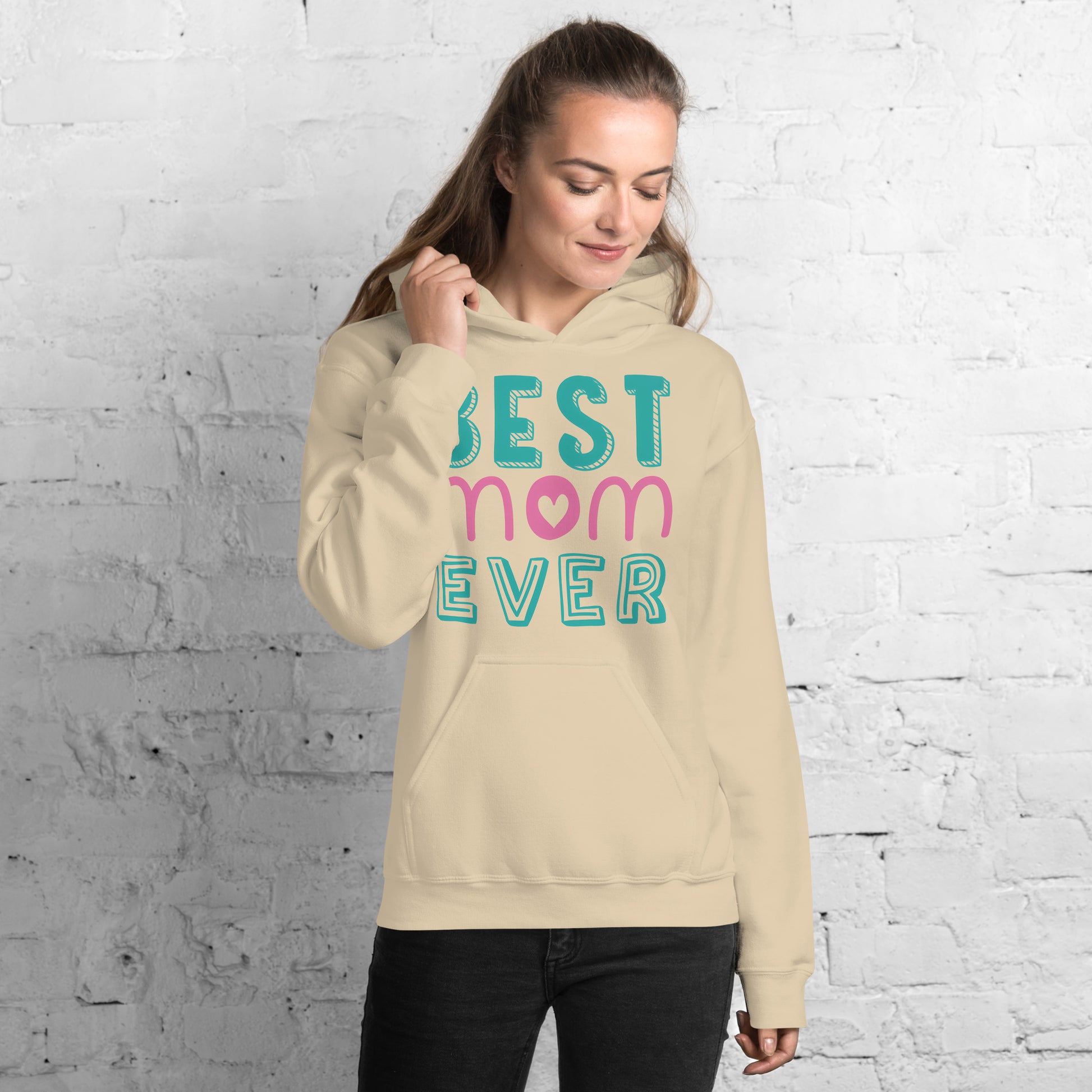 Women with sand hoodie with text best MOM Ever