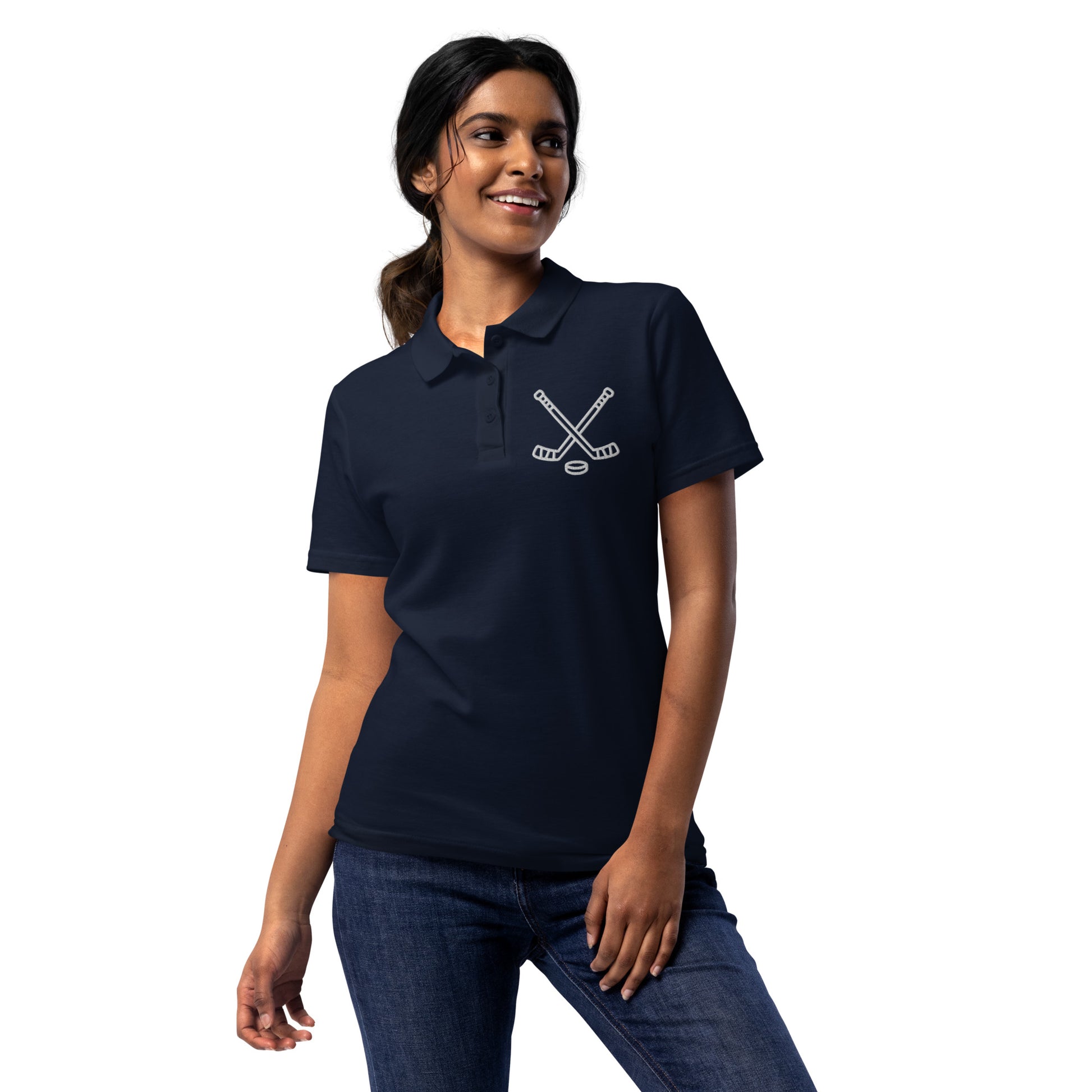 Women with navy poloshirt with print of hockeysticks and puk