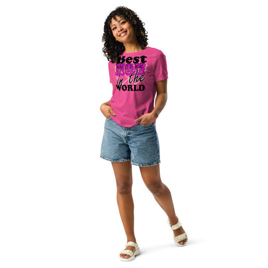 Women with T-shirt Berry color with the text "Best MOM in the world"
