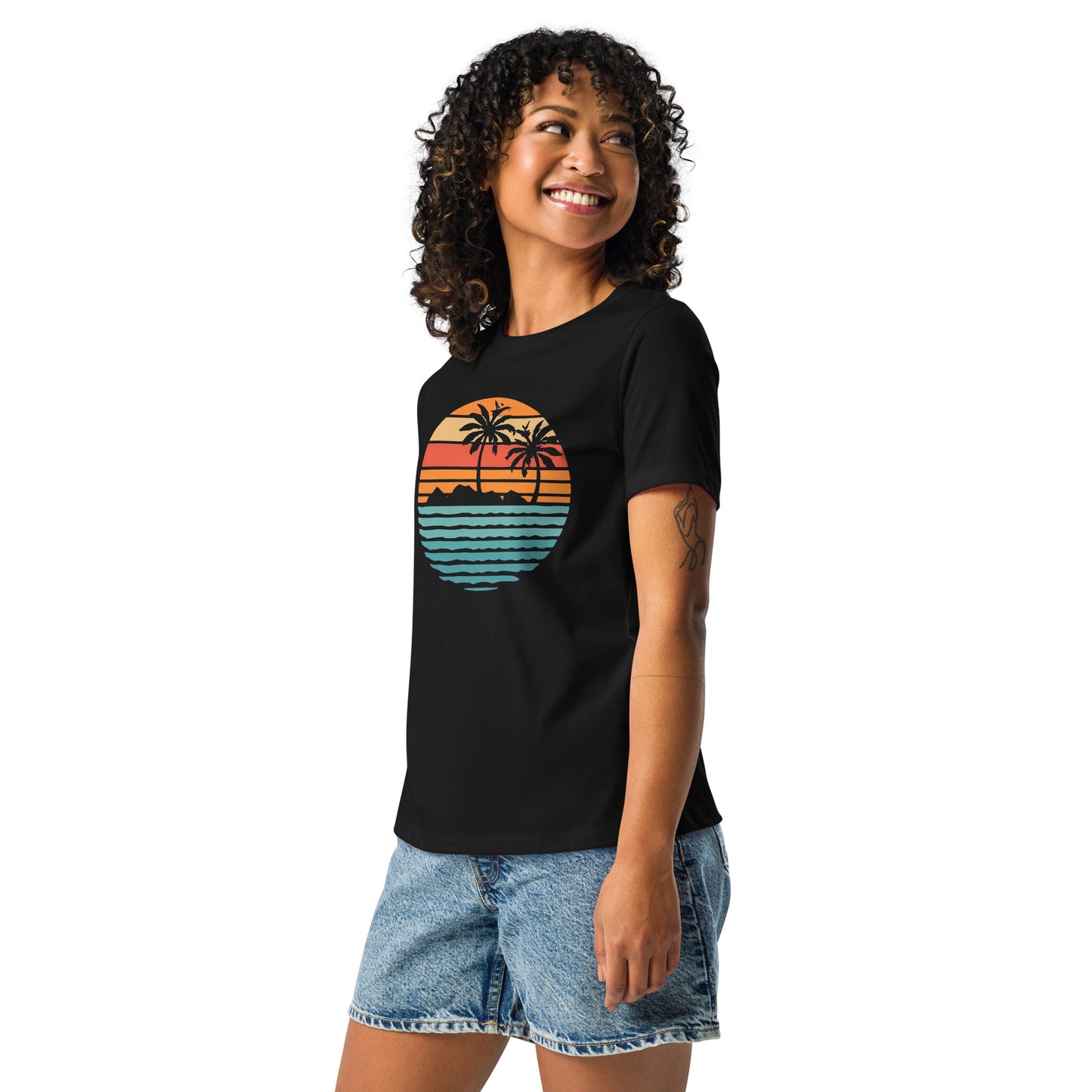 Women with black T-shirt and a retro Island