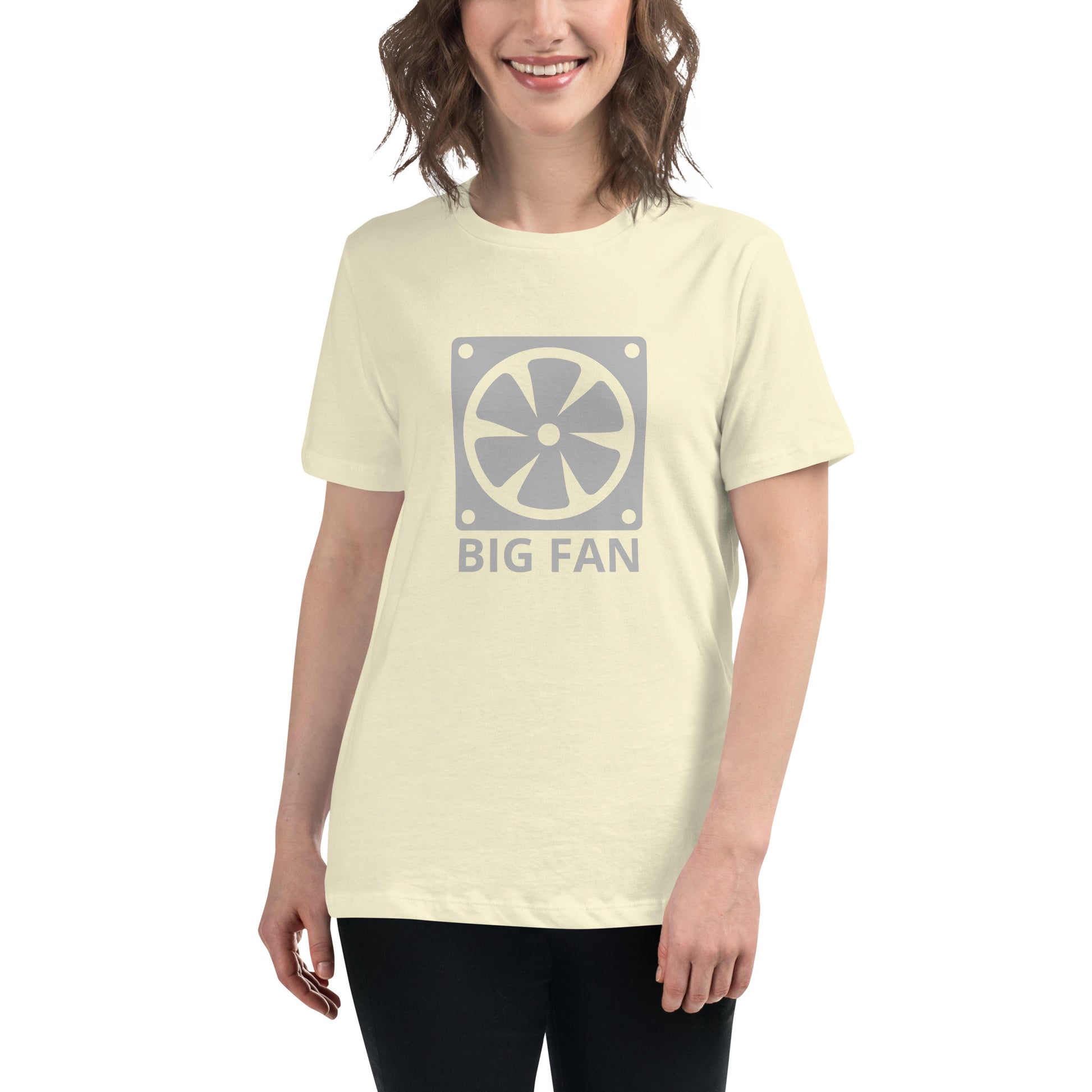 Women with citron t-shirt with image of a big computer fan and the text "BIG FAN"