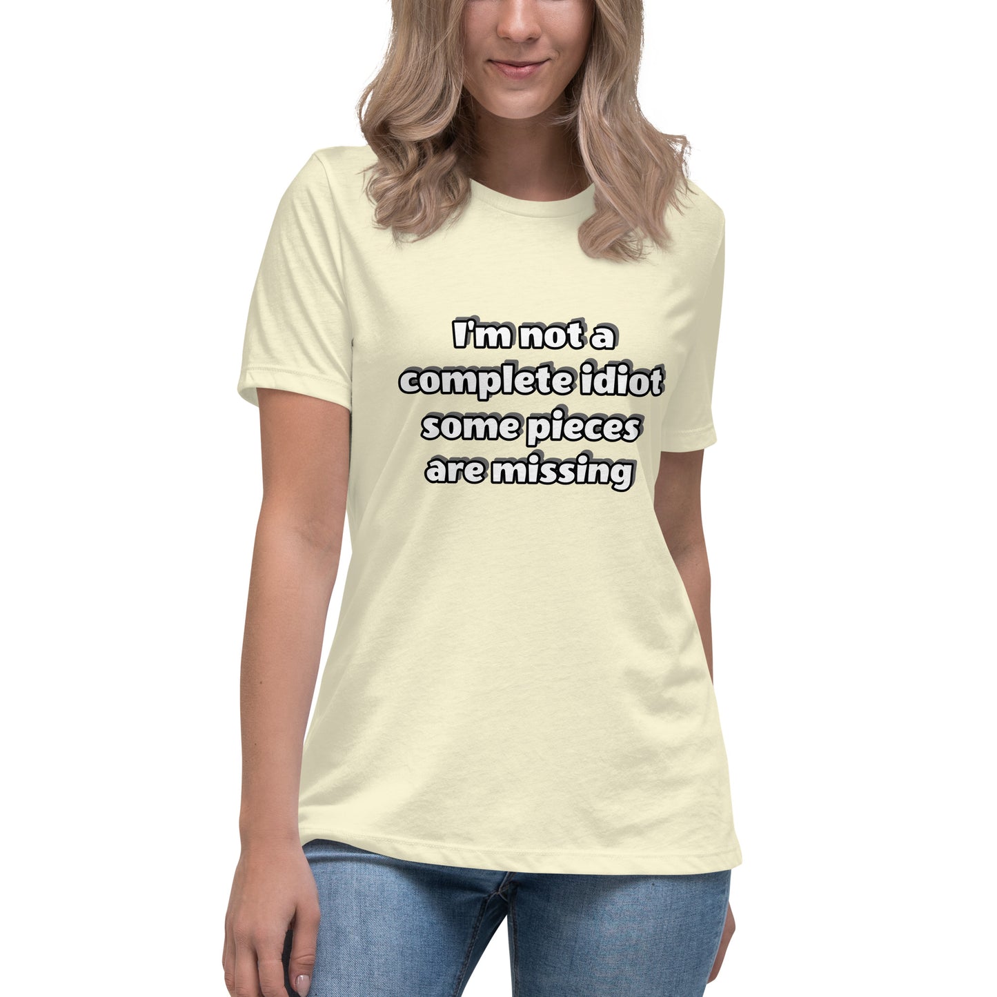 Women with citron yellow t-shirt with text “I’m not a complete idiot, some pieces are missing”