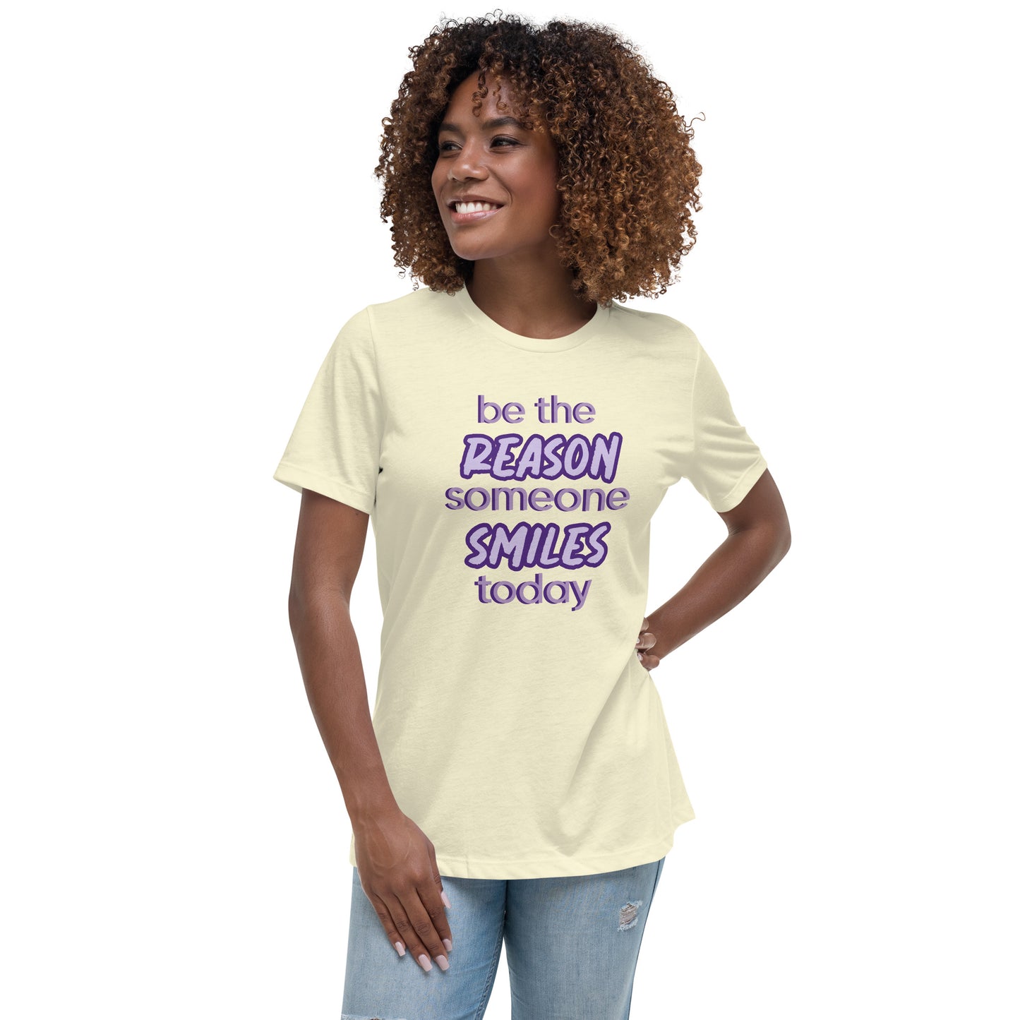 Woman with citron T-shirt and the quote "be the reason someone smiles today" in purple on it. 