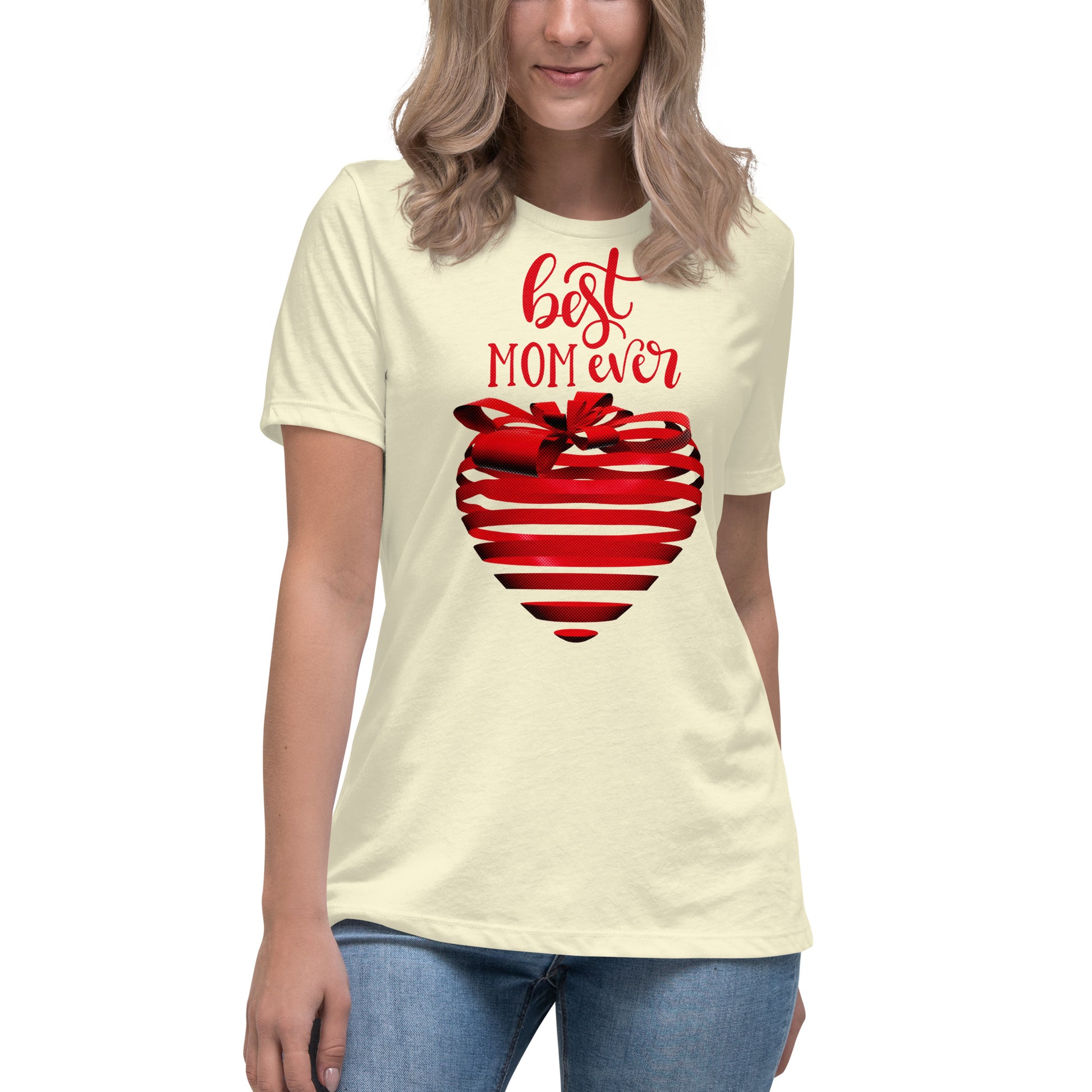 Women with citron T-shirt with red text best MOM Ever and red heart