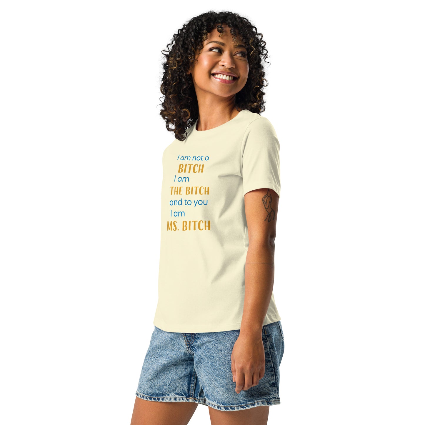 Women with citron t-shirt with the text "to you I'm MS bitch"