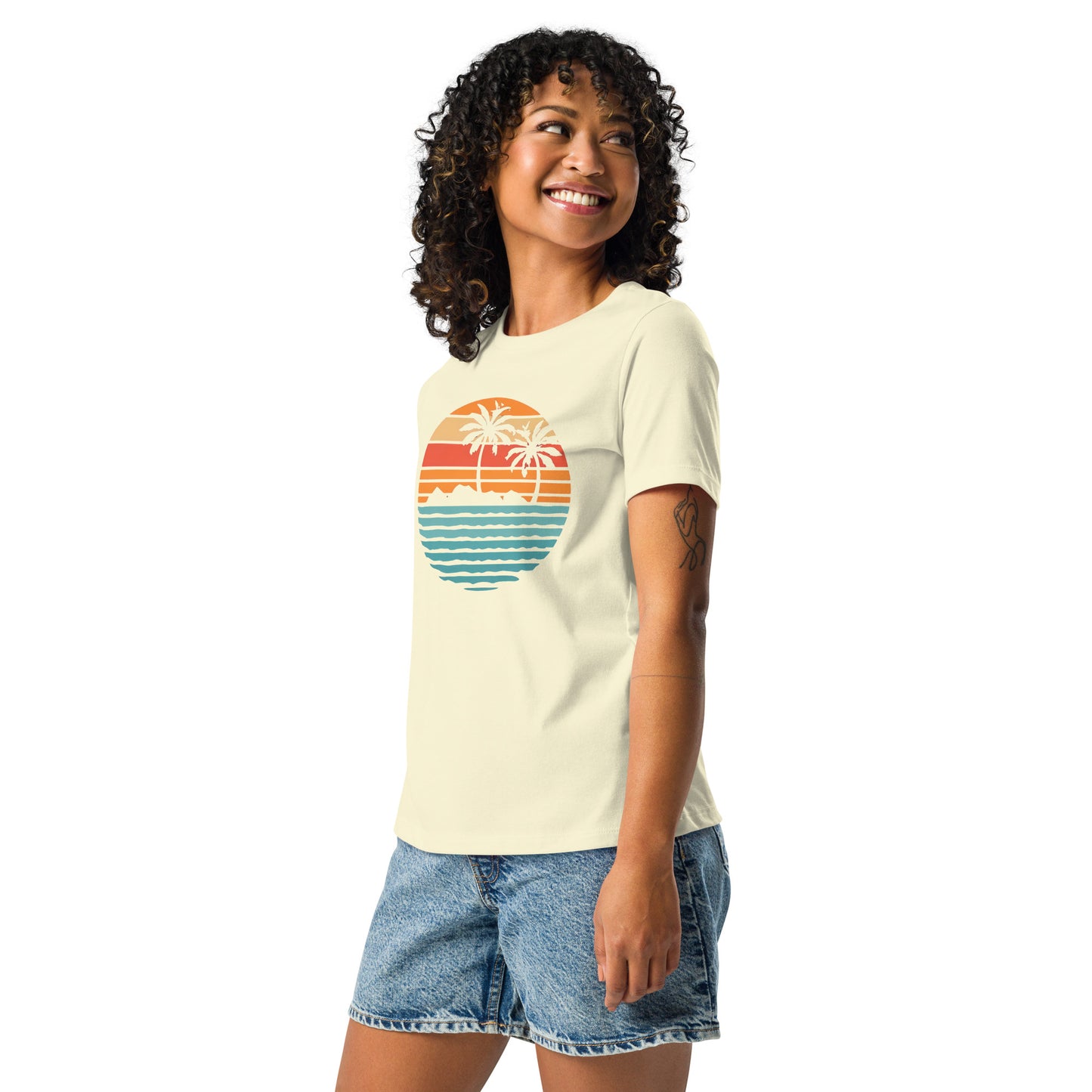 Women with citron T-shirt and a retro Island