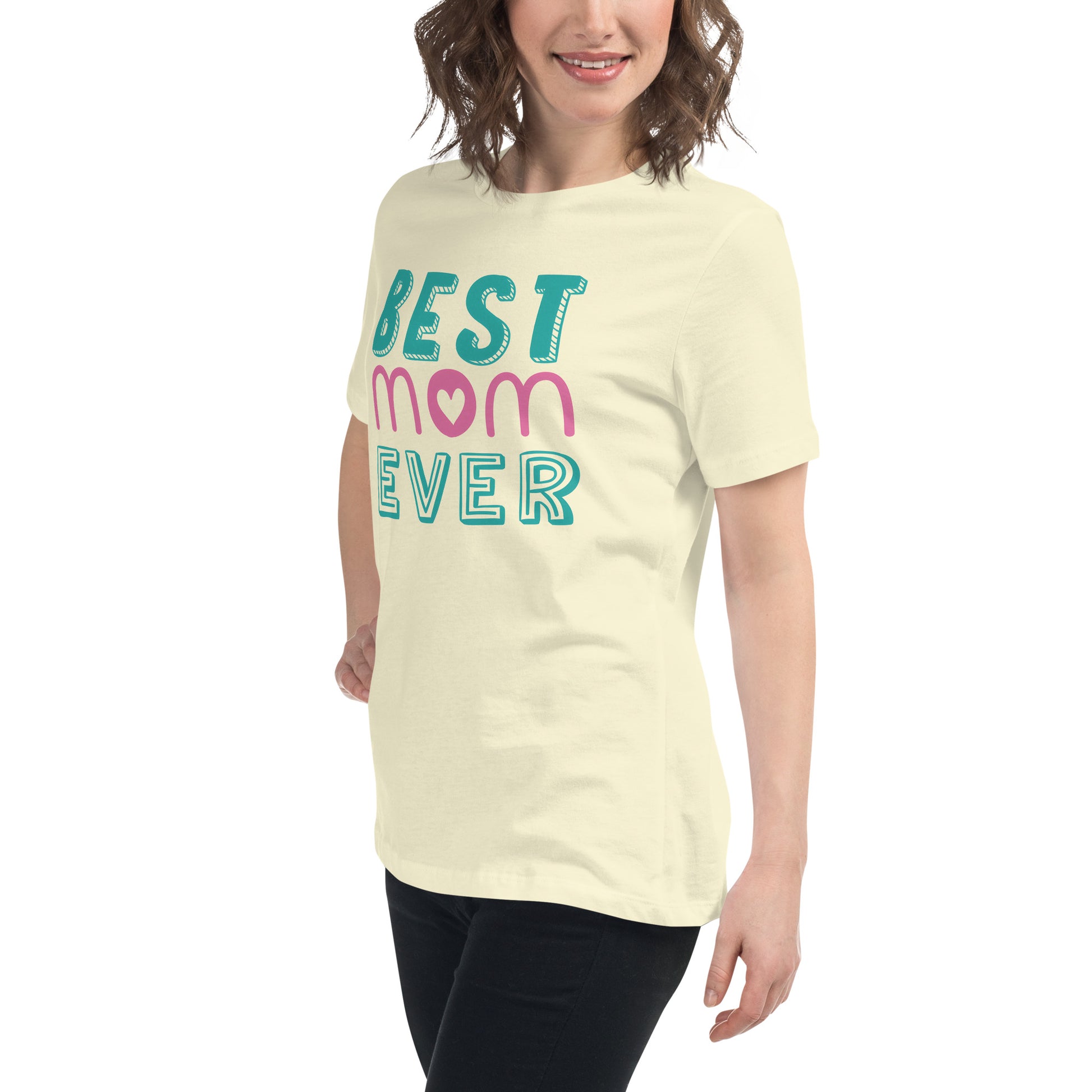 Women with citron Tshirt with text best MOM Ever