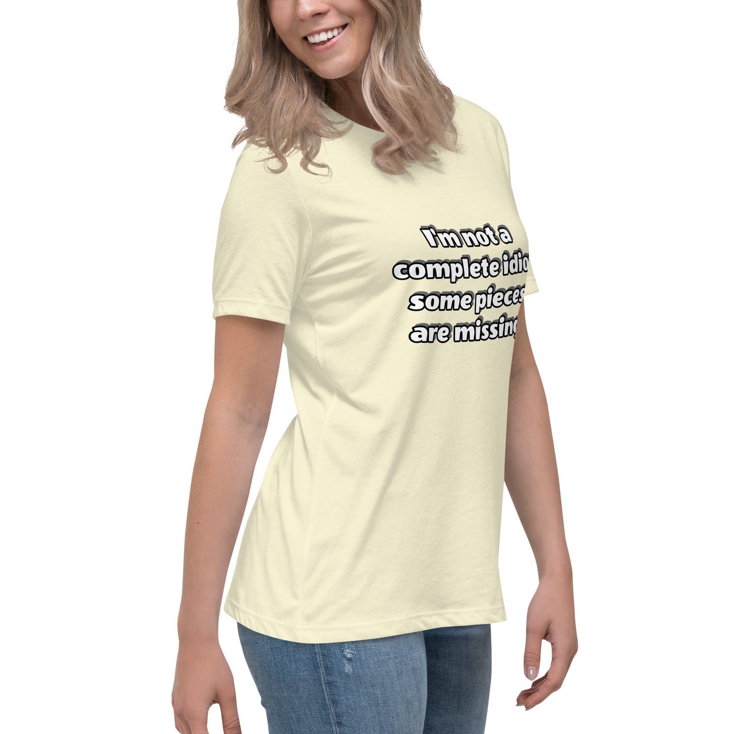Women with citron yellow t-shirt with text “I’m not a complete idiot, some pieces are missing”