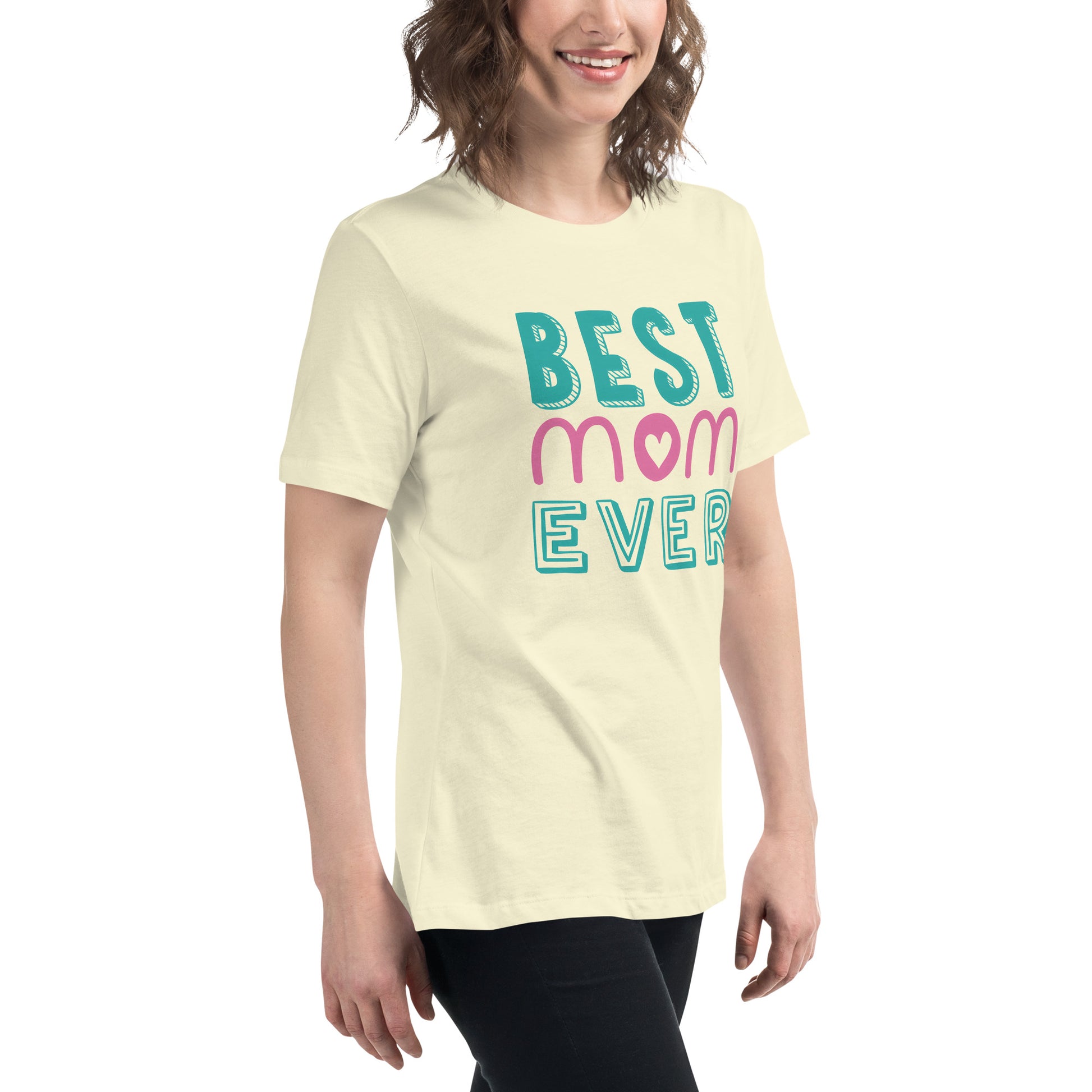 Women with citron Tshirt with text best MOM Ever