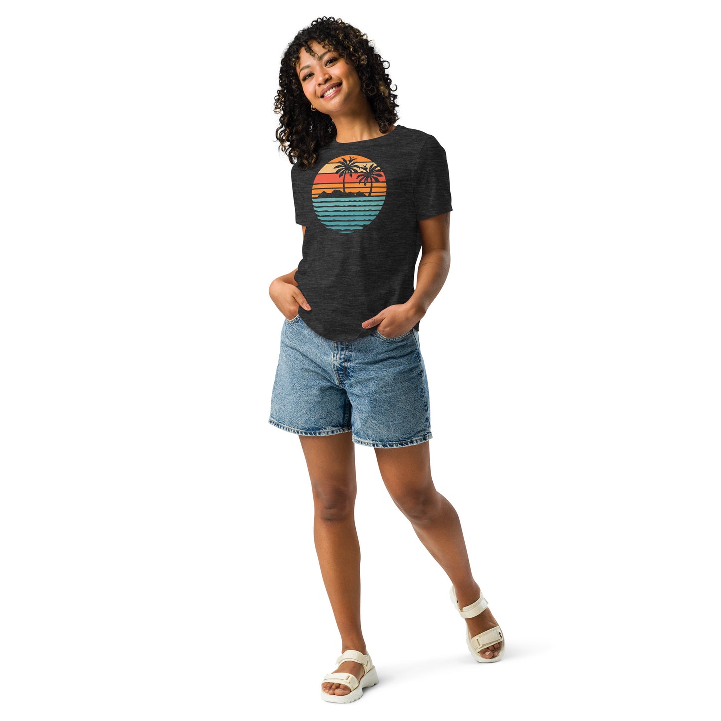Women with dark grey T-shirt and a retro Island