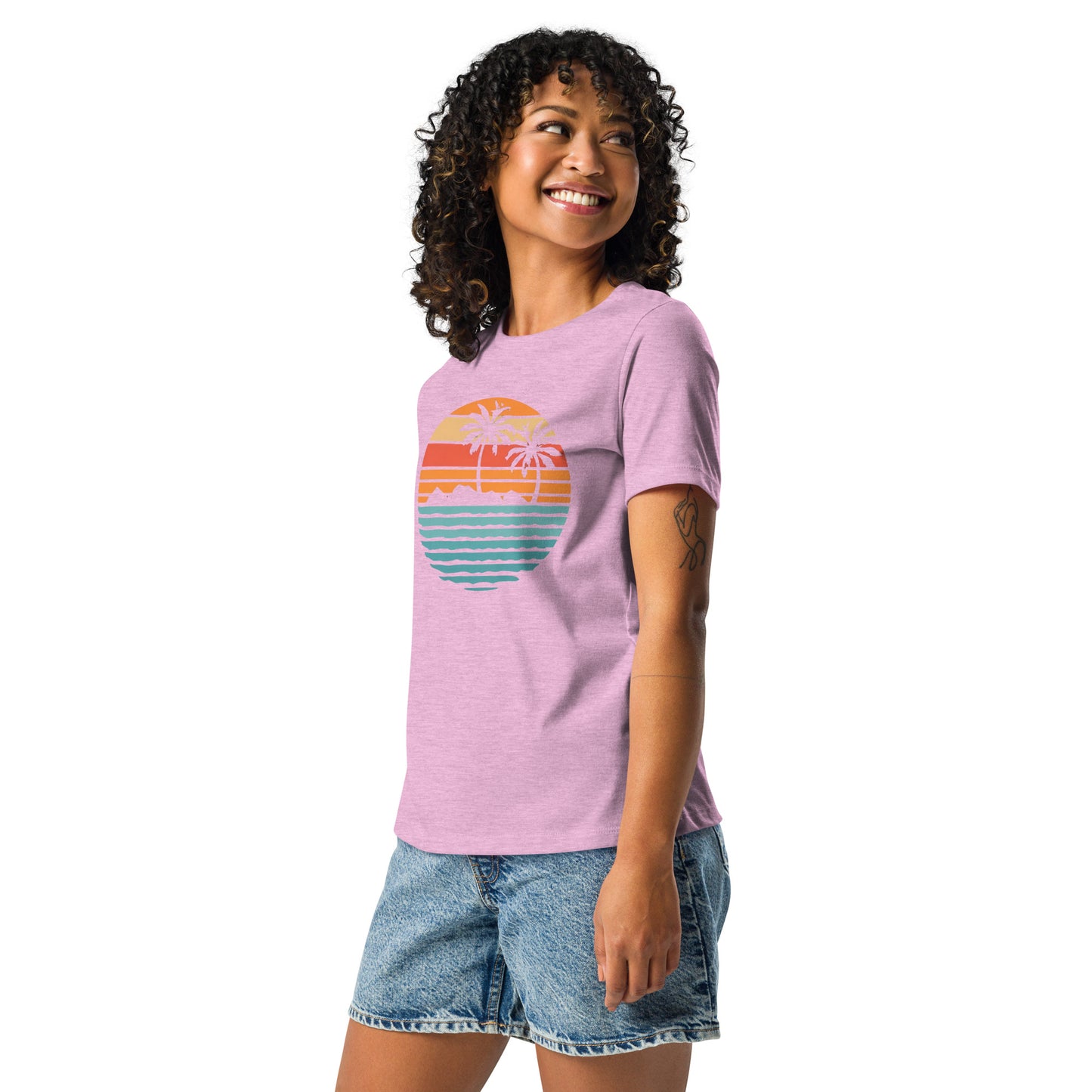 Women with lilac T-shirt and a retro Island