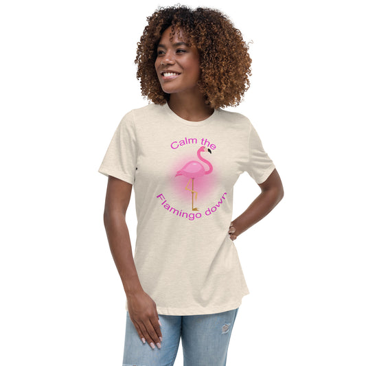Women with natural t-shirt with picture of flamingo en text "calm the flamingo down"