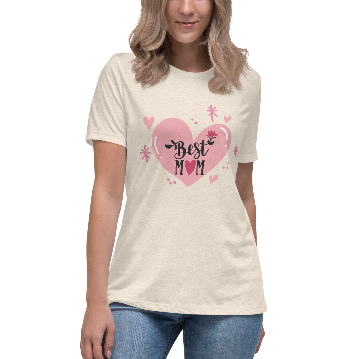 Women with natural t shirt with hart and text best MOM