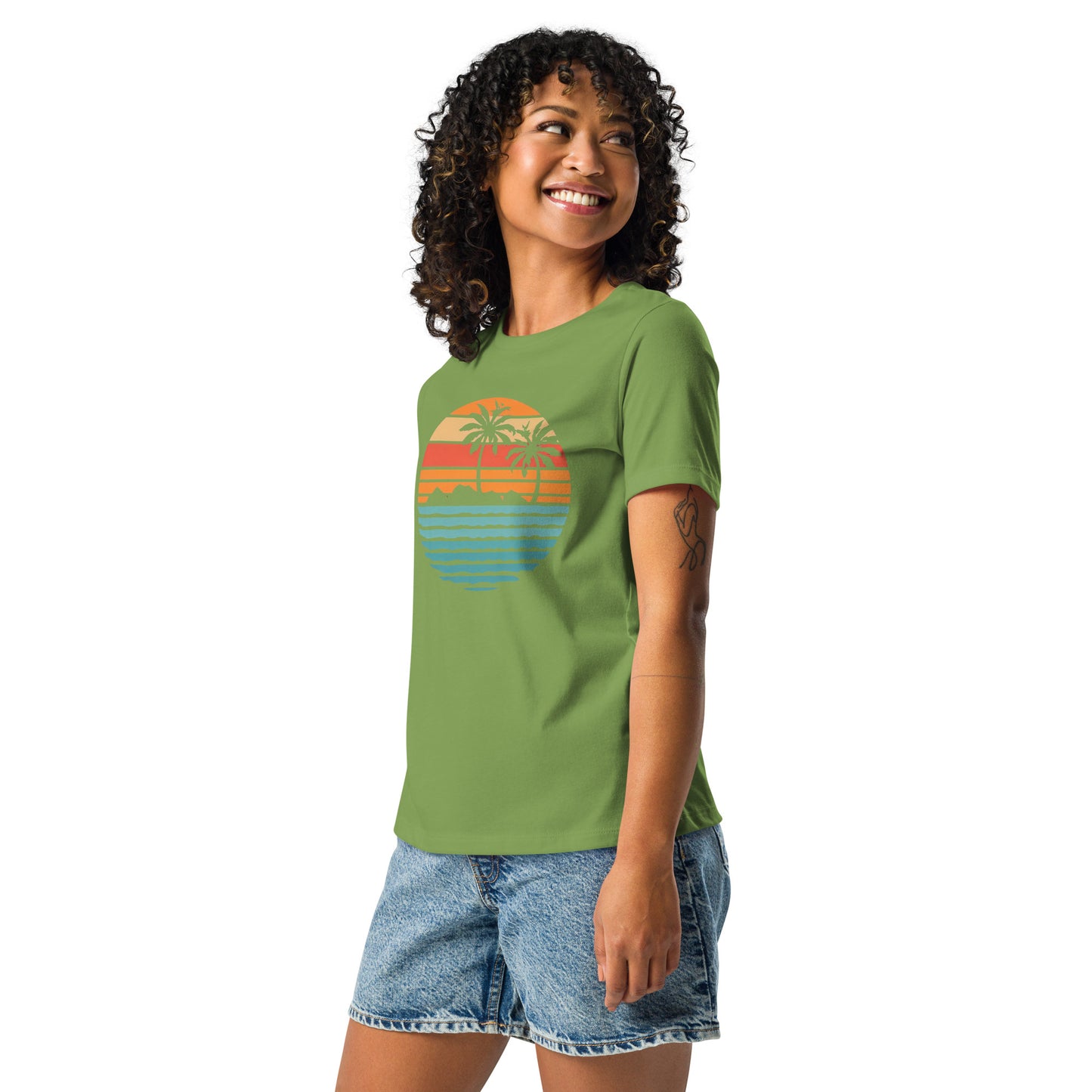 Women with leaf T-shirt and a retro Island