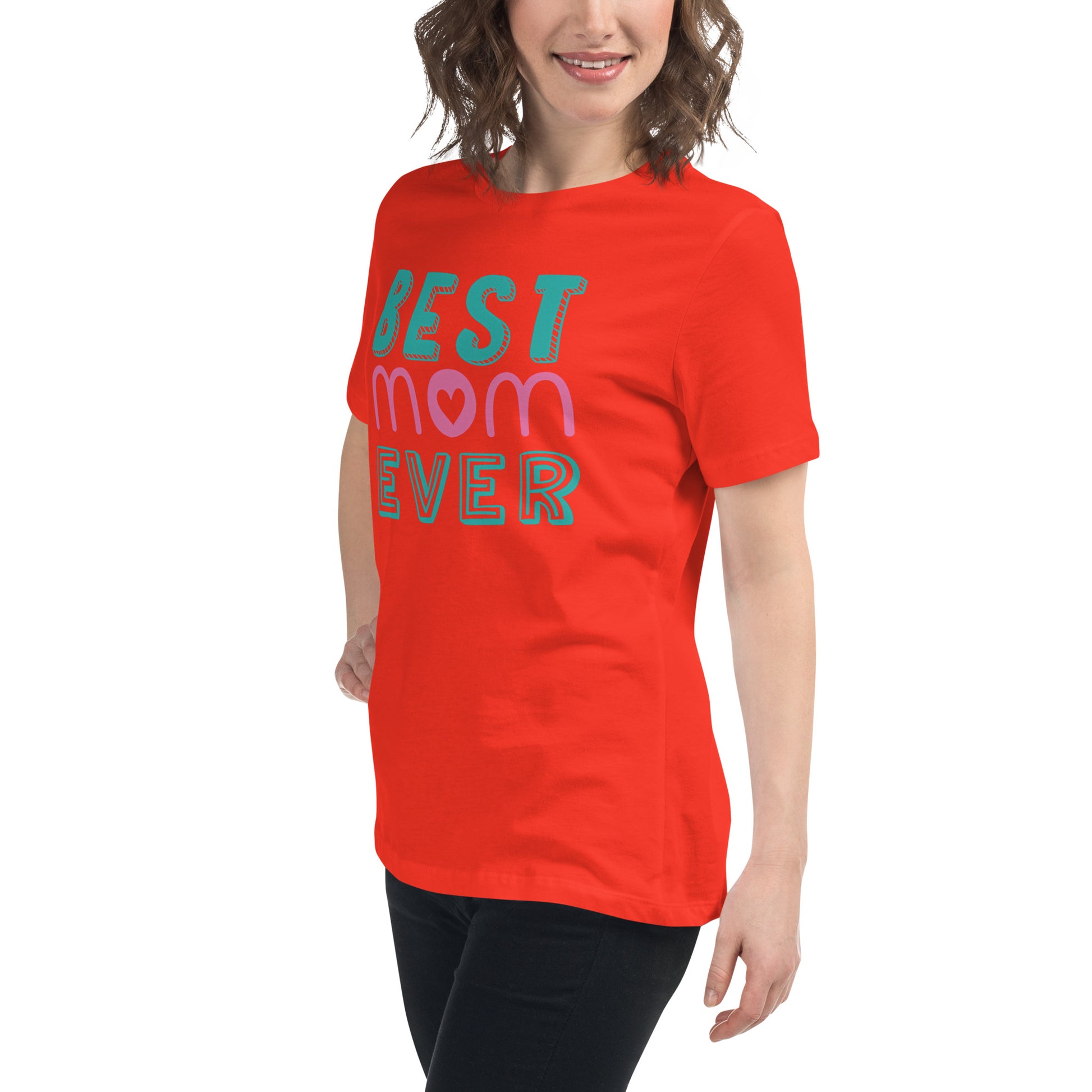 Women with poppy Tshirt with text best MOM Ever