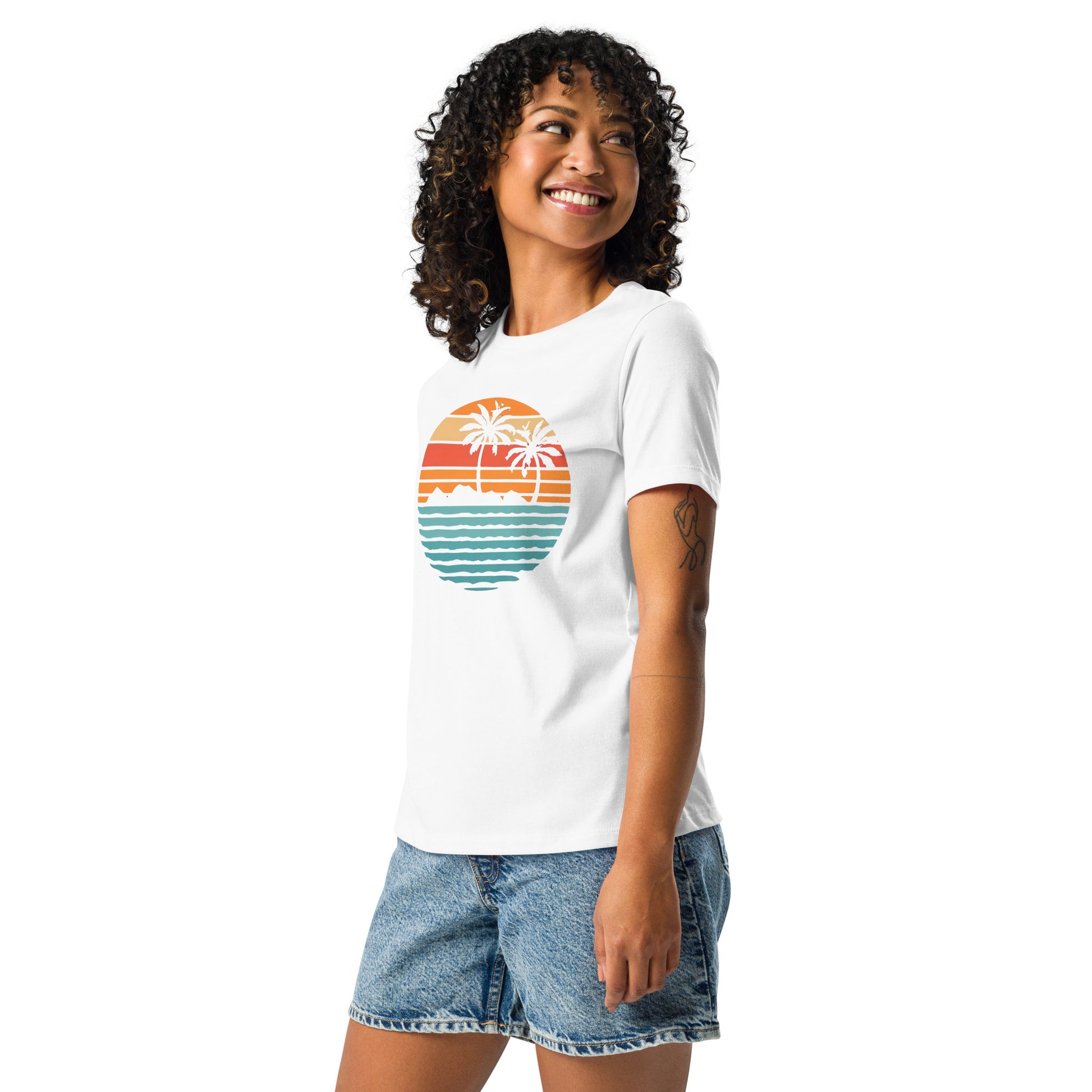 Women with white T-shirt and a retro Island