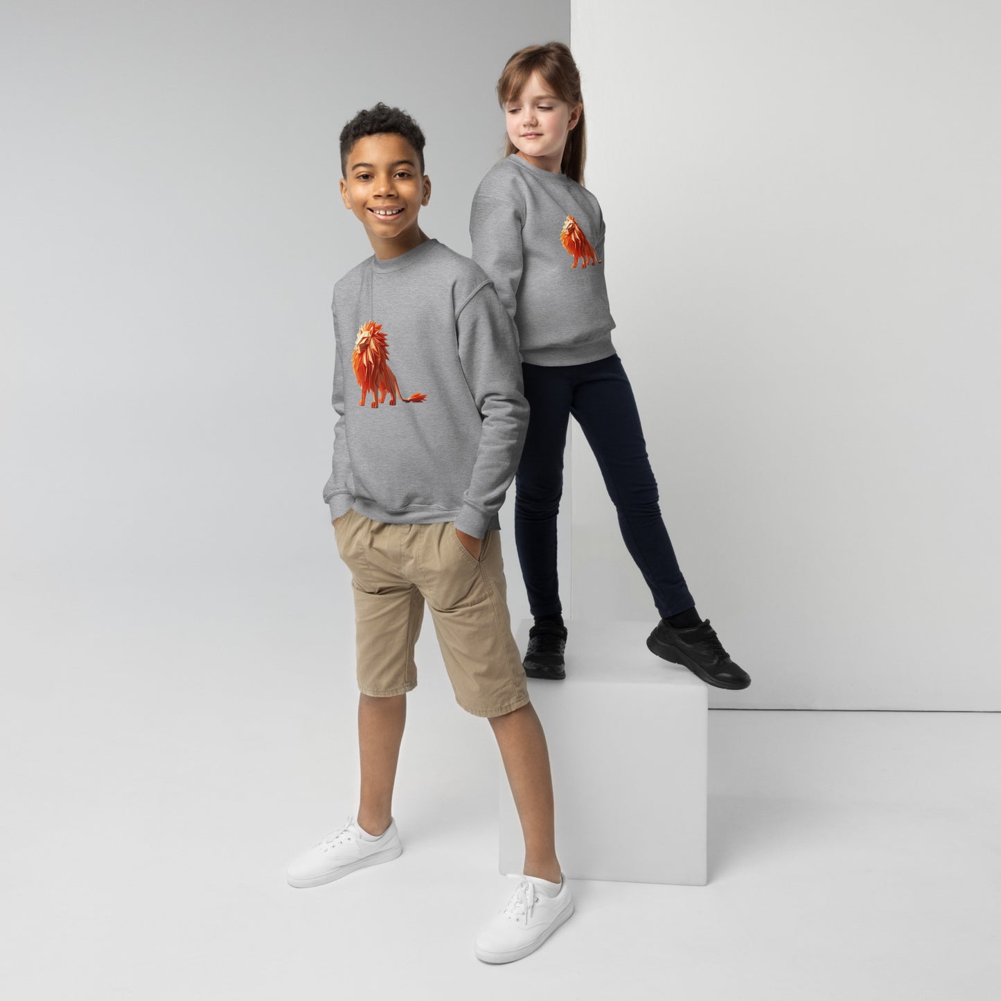Youth with a grey sweatshirt with a print of a lion
