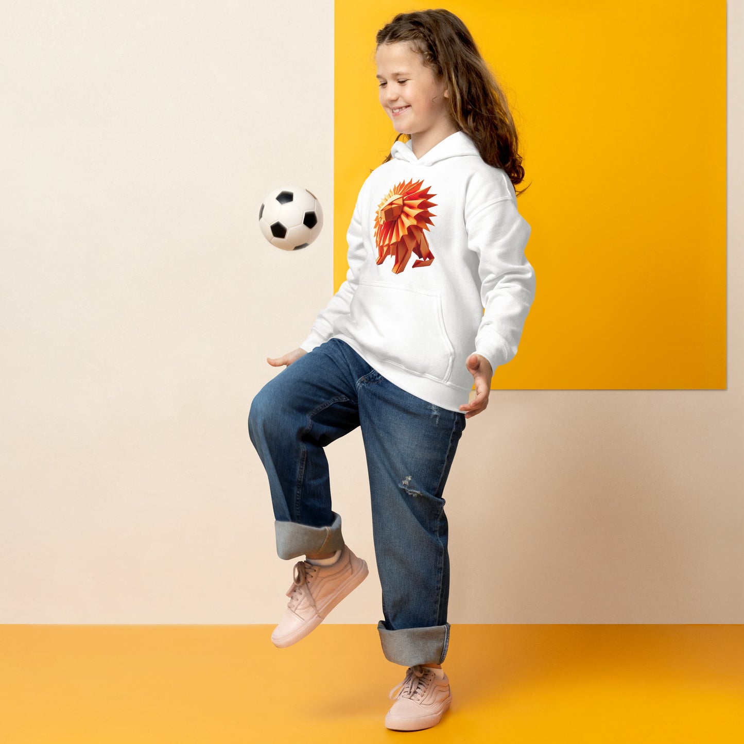 Kid with white hoodie with print of a lion