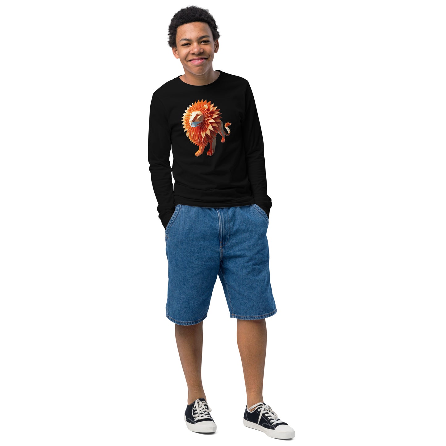 Youth with black T-shirt with long sleeve with print of a lion