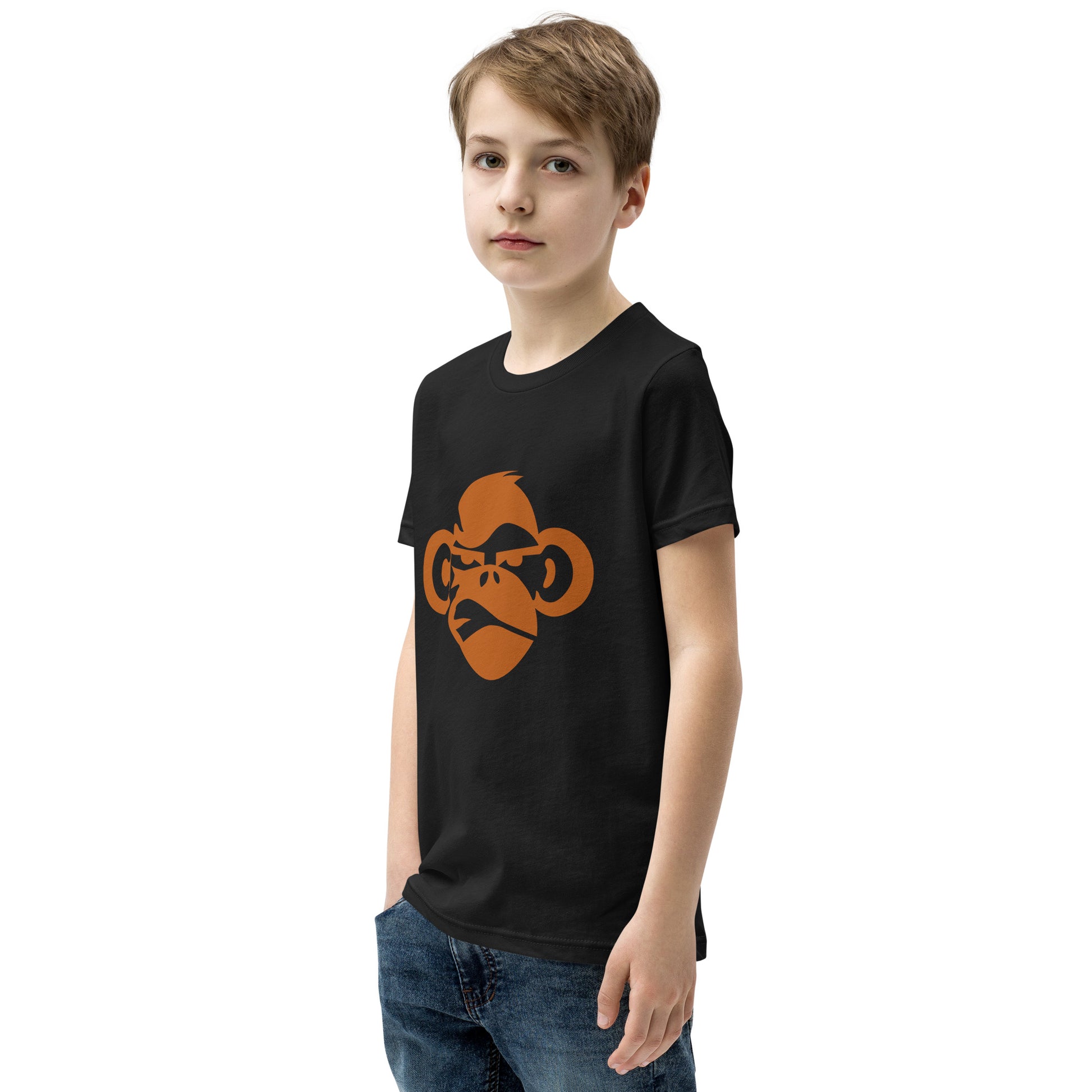 Youth with black T-shirt with a print of a head of a monkey in color brown