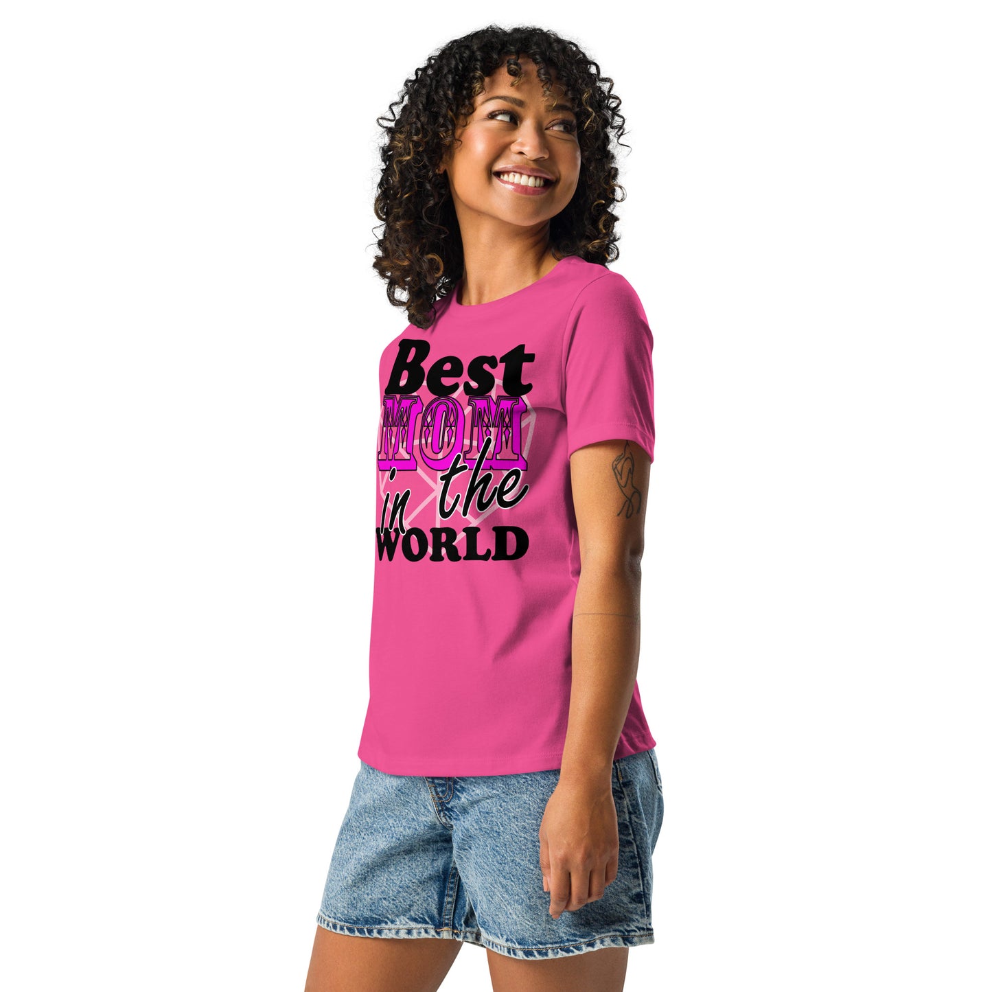 Women with T-shirt Berry color with the text "Best MOM in the world"