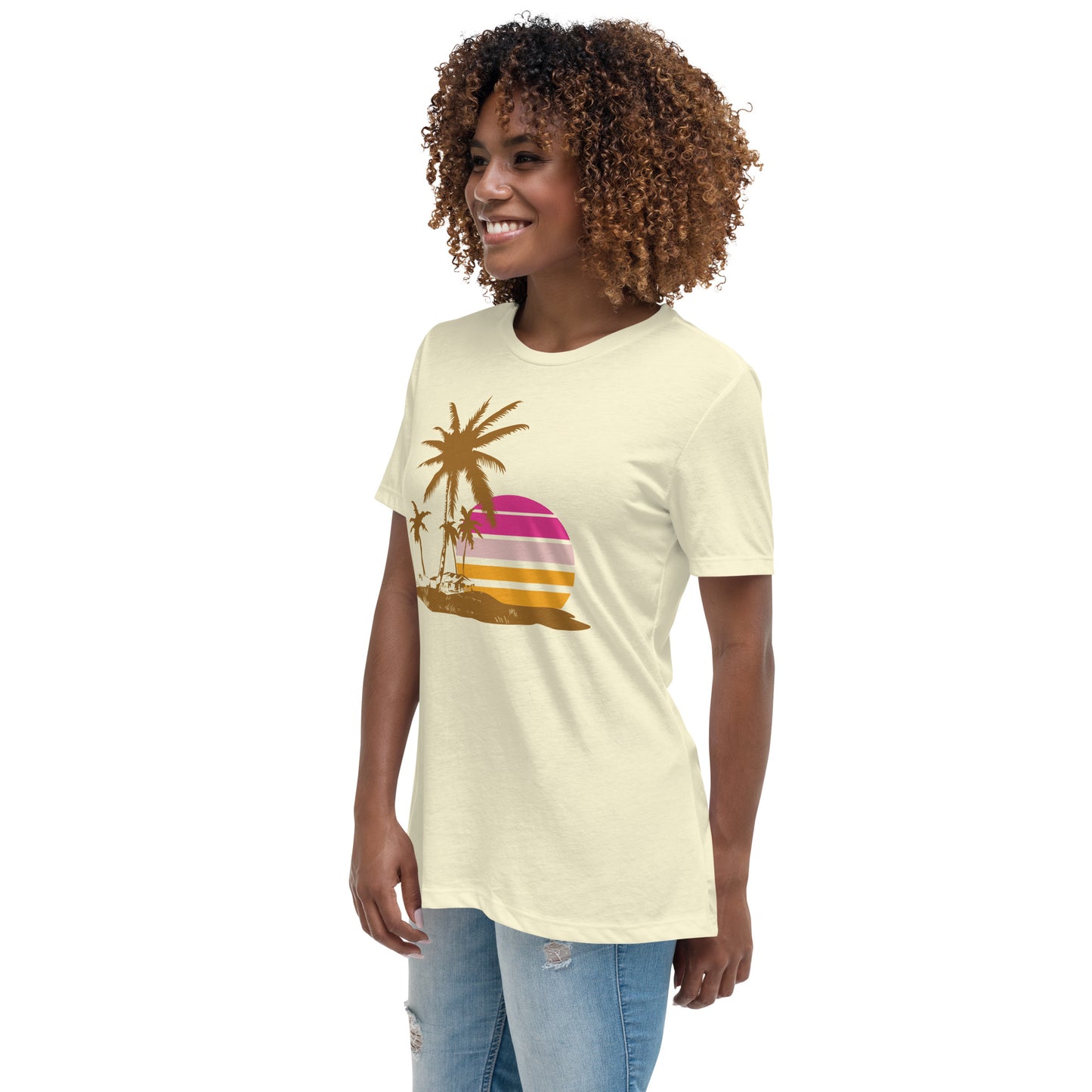 Woman with citron colour T-shirt and a picture of brown palm trees and a pink sunset