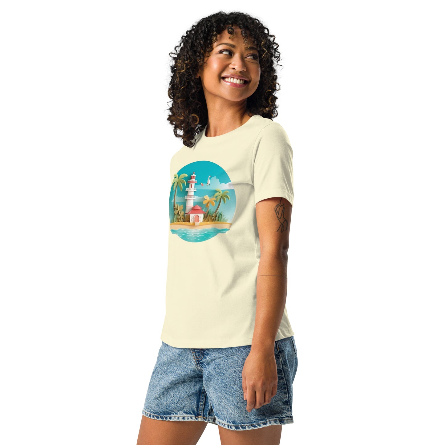 Woman with citron t-shirt with picture of lighthouse and palm trees