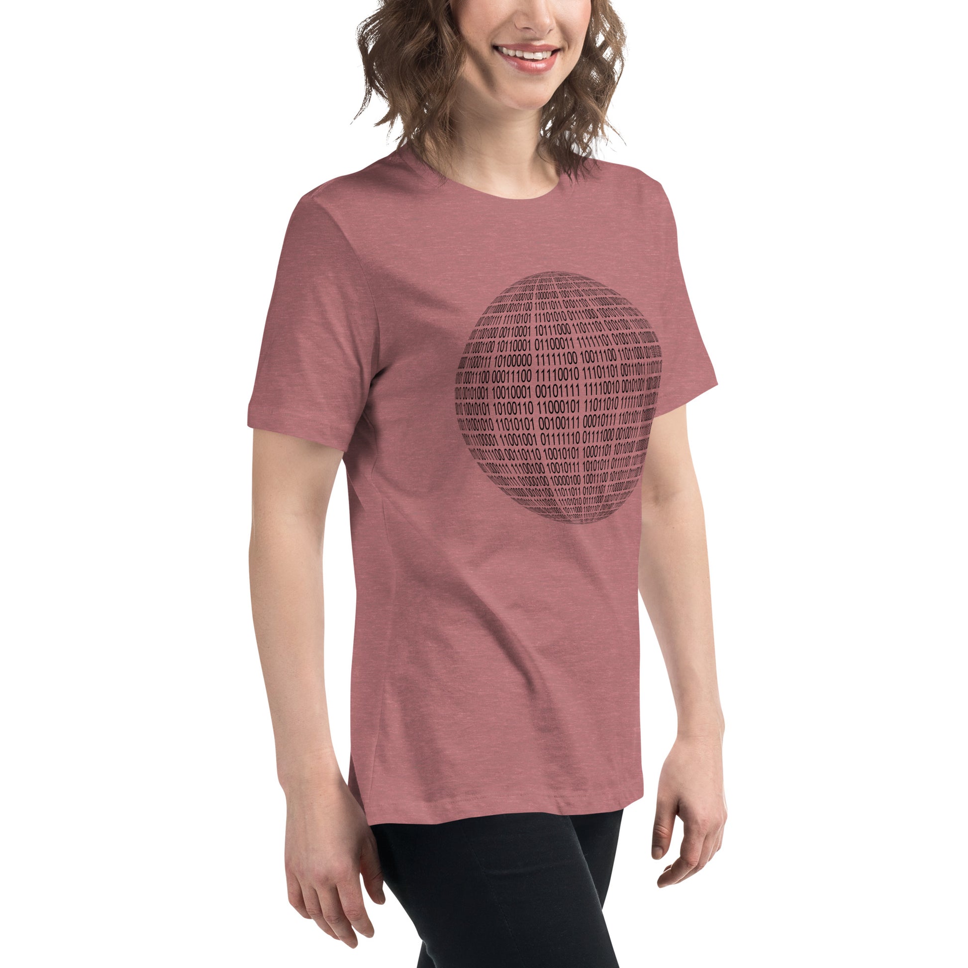 Women with mauve T-shirt with binaire sphere