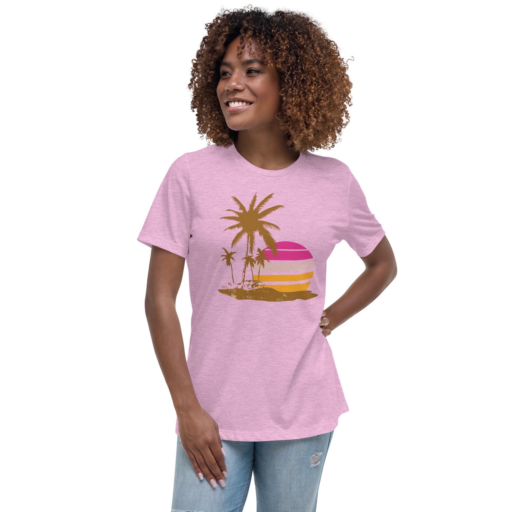 Woman with lila T-shirt and a picture of brown palm trees and a pink sunset