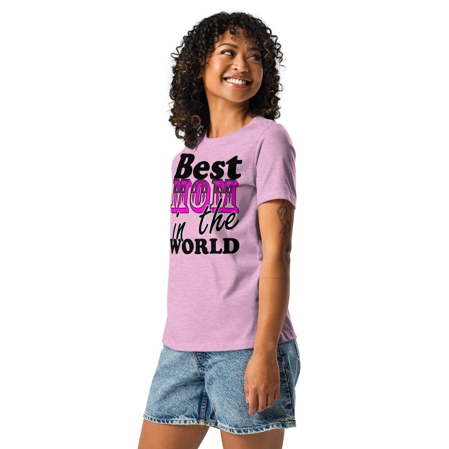 Women with T-shirt Heather Prism lilac color with the text "Best MOM in the world"