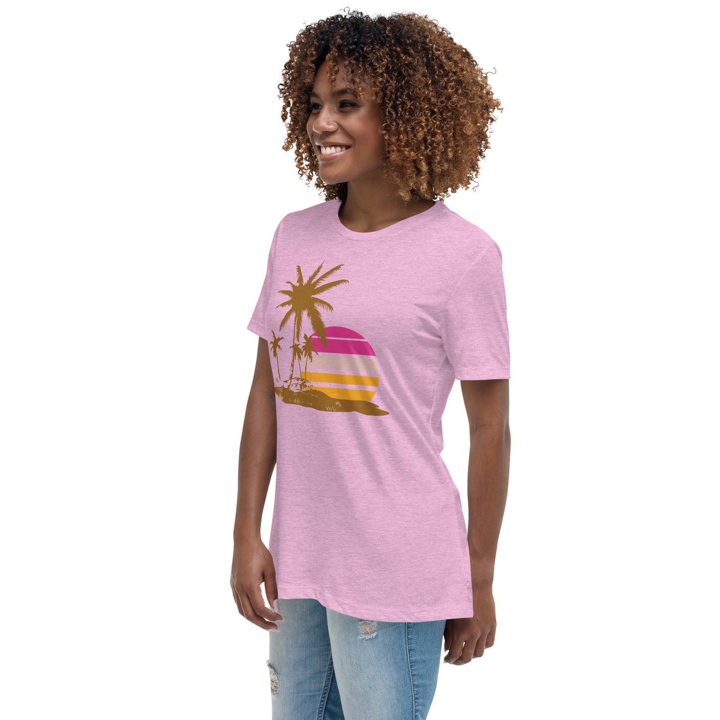 Woman with lila T-shirt and a picture of brown palm trees and a pink sunset