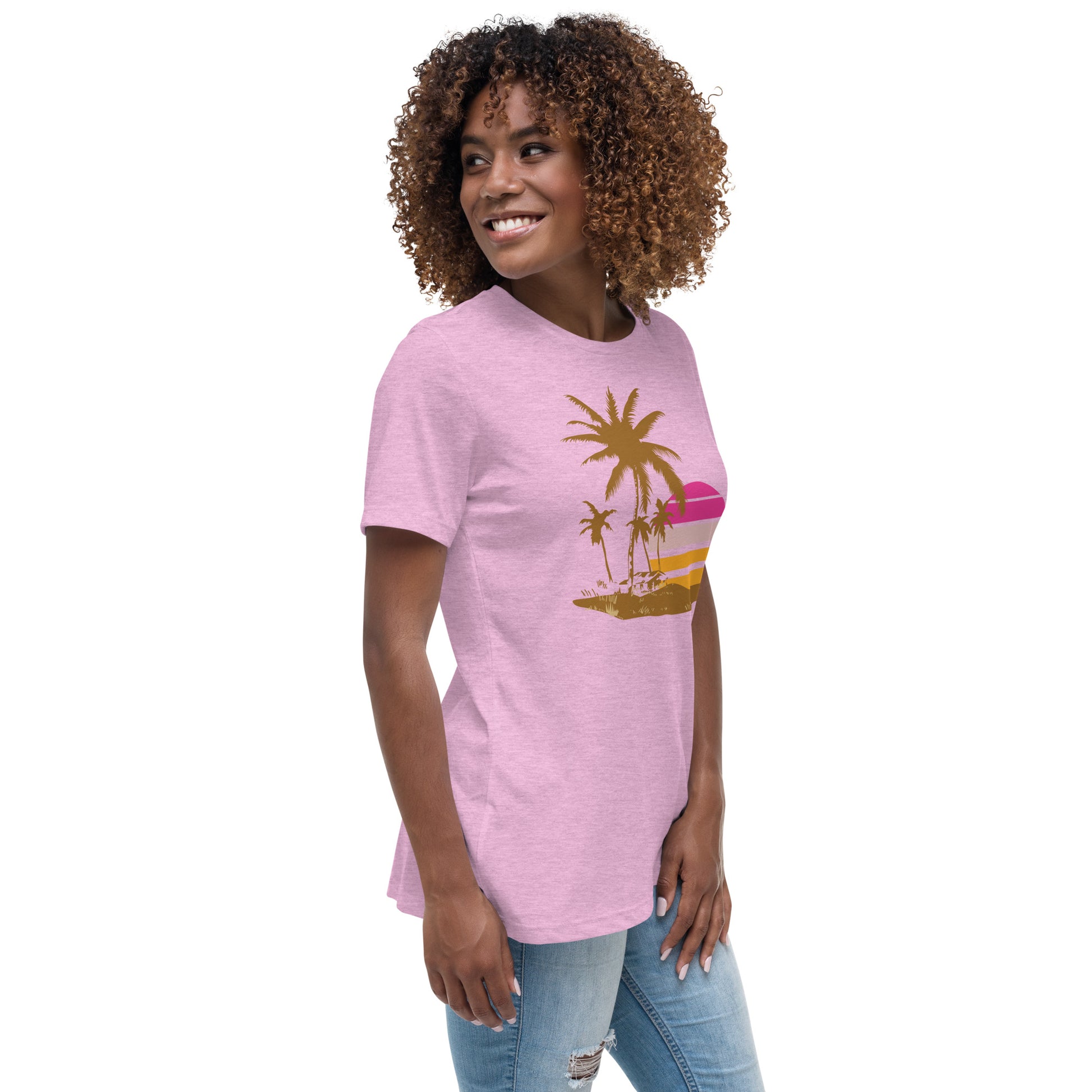 Woman with lila T-shirt and a picture of brown palm trees and a pink sunset