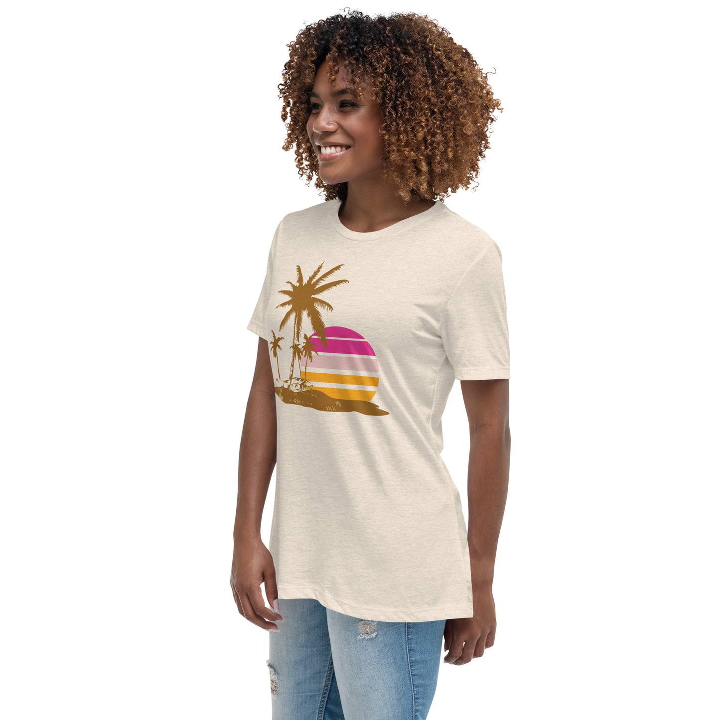 Woman with natural T-shirt and a picture of brown palm trees and a pink sunset